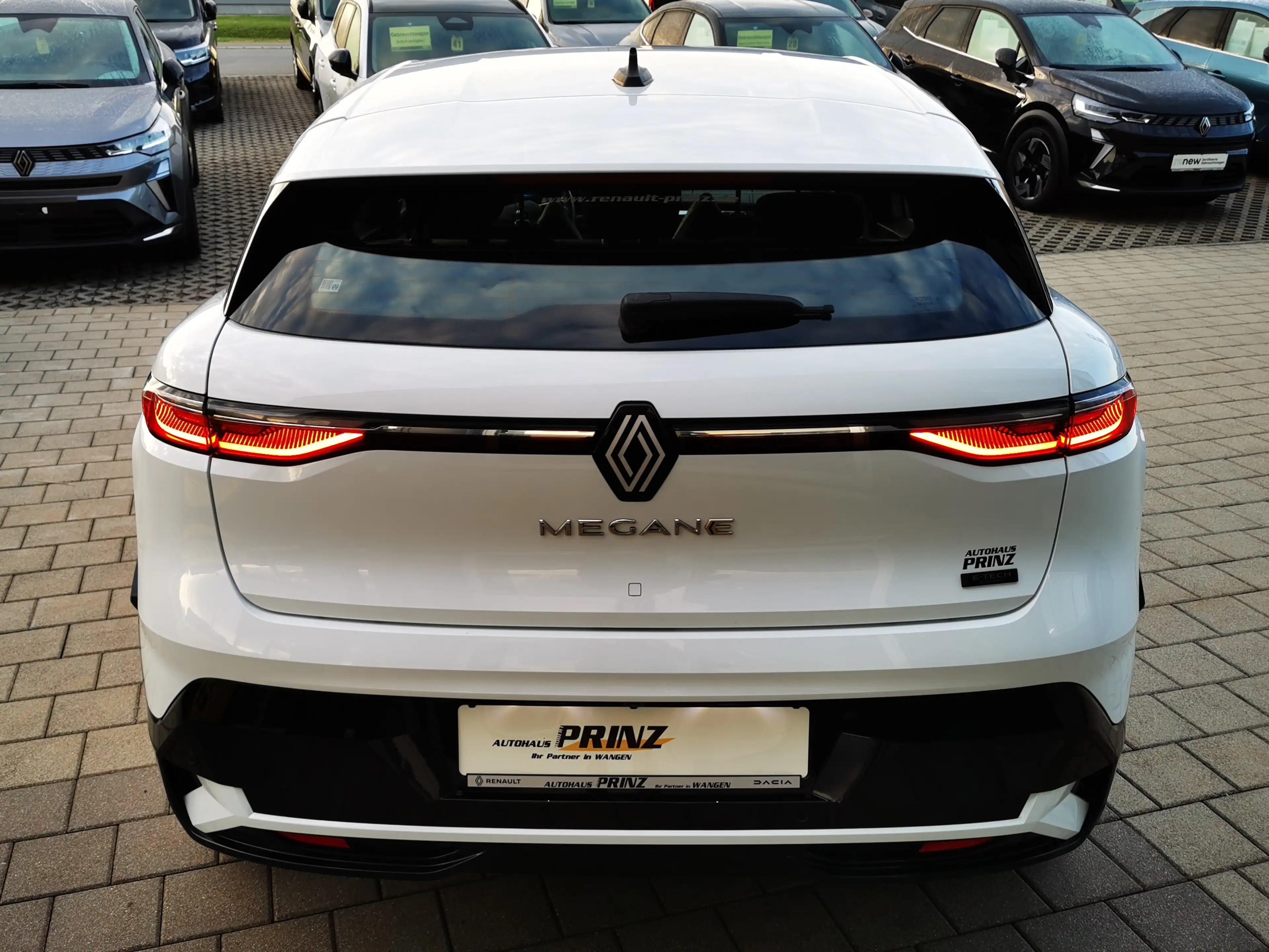 Renault Megane E-Tech EV40 130 Equilibre (40 kWh boost) EV40 130HP Equil — photo 8