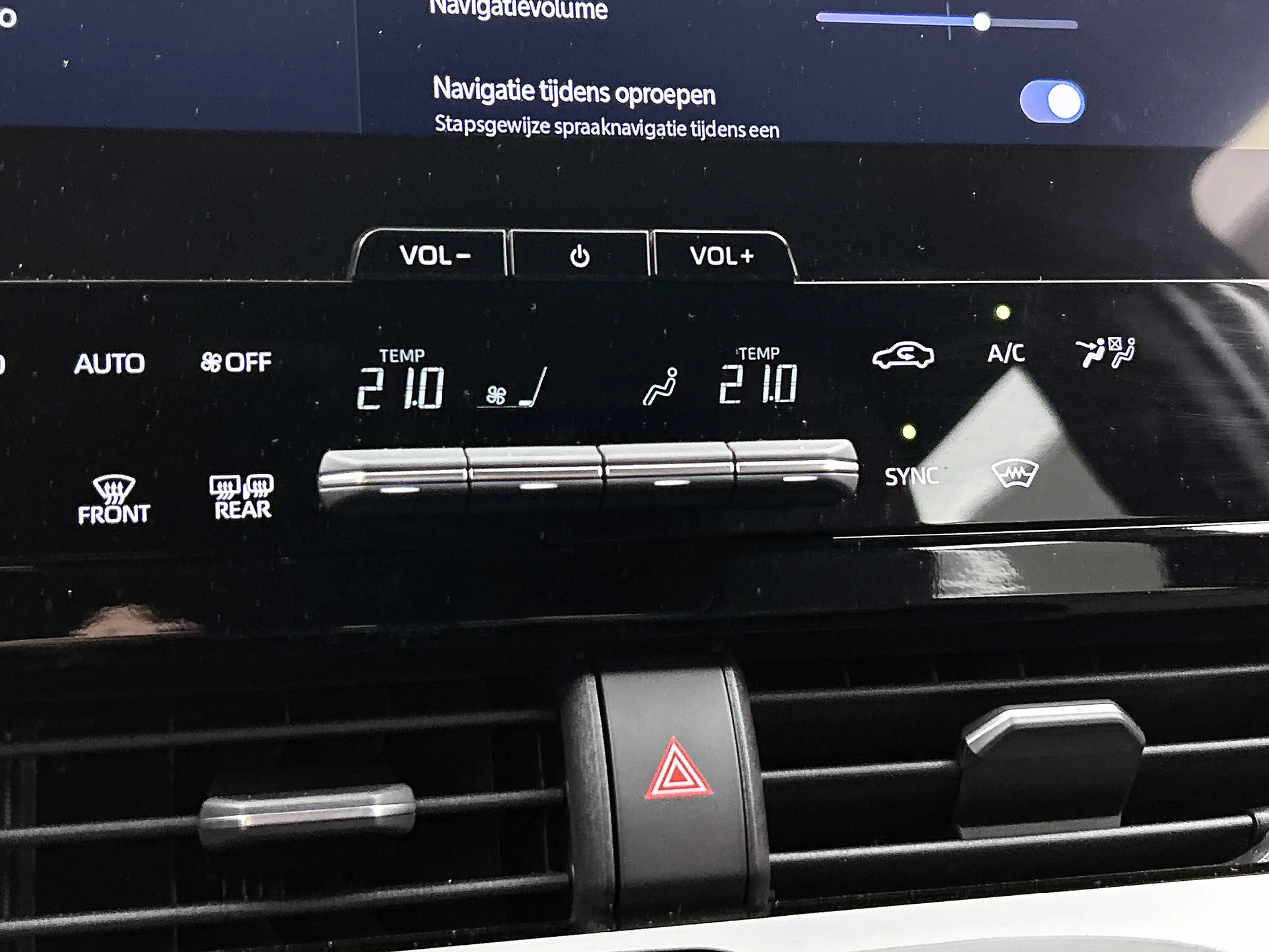Toyota bZ4X Dynamic 71 kWh | Navigatie | PDC | Stoel en stuurv — photo 10