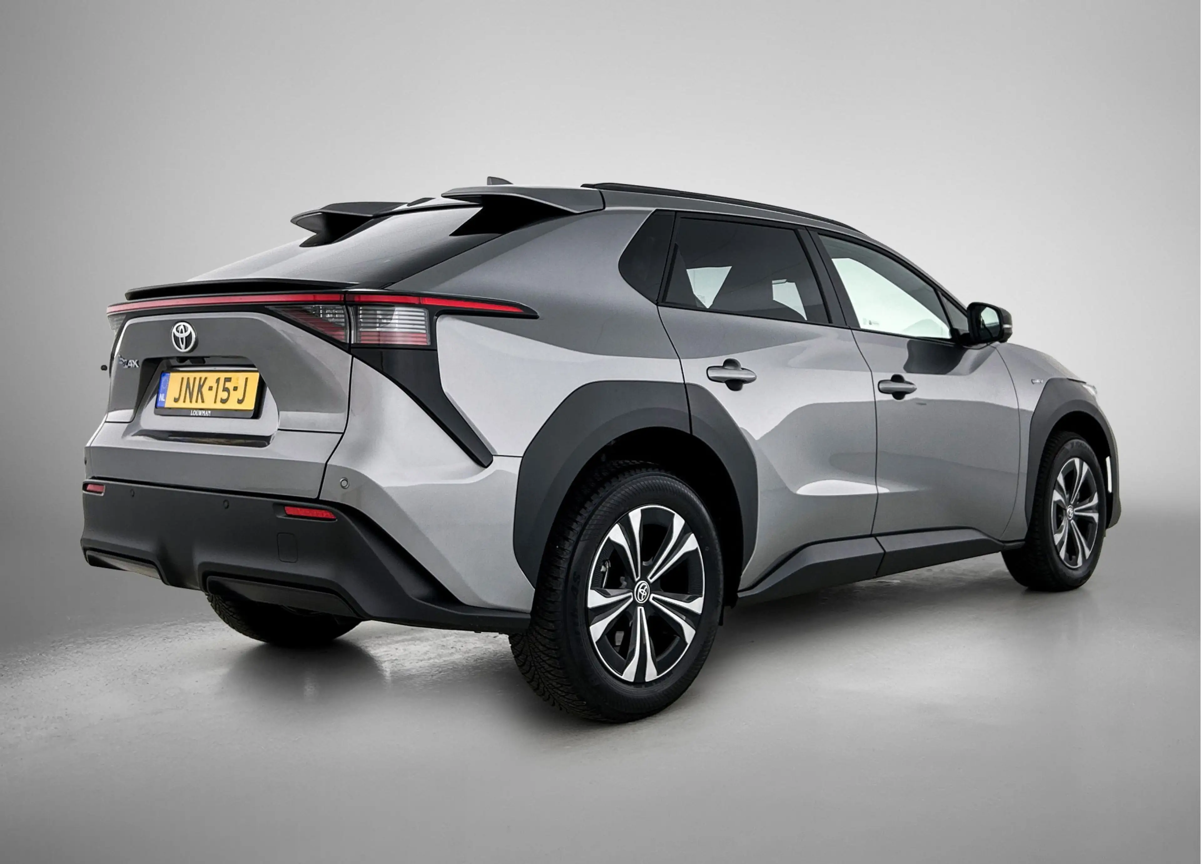 Toyota bZ4X Dynamic 71 kWh | Navigatie | PDC | Stoel en stuurv — photo 2