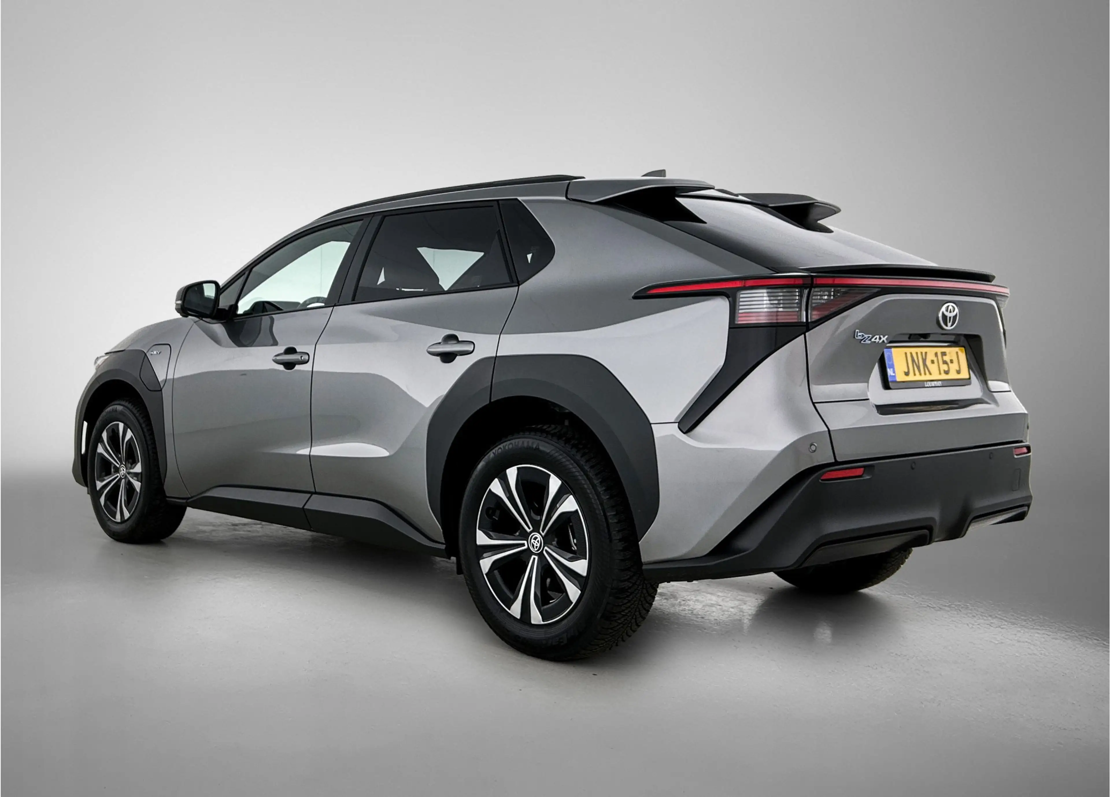 Toyota bZ4X Dynamic 71 kWh | Navigatie | PDC | Stoel en stuurv — photo 14