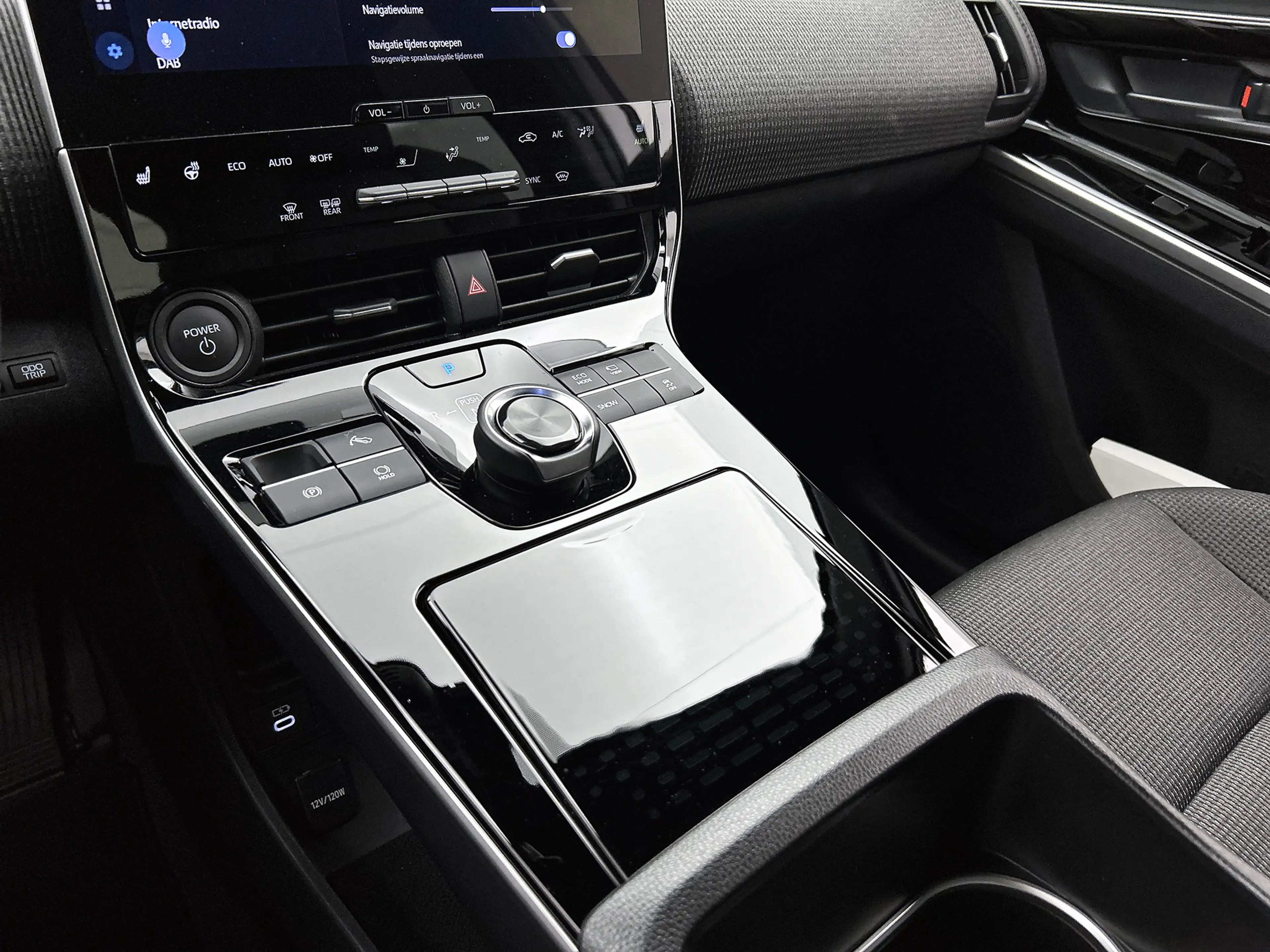 Toyota bZ4X Dynamic 71 kWh | Navigatie | PDC | Stoel en stuurv — photo 11
