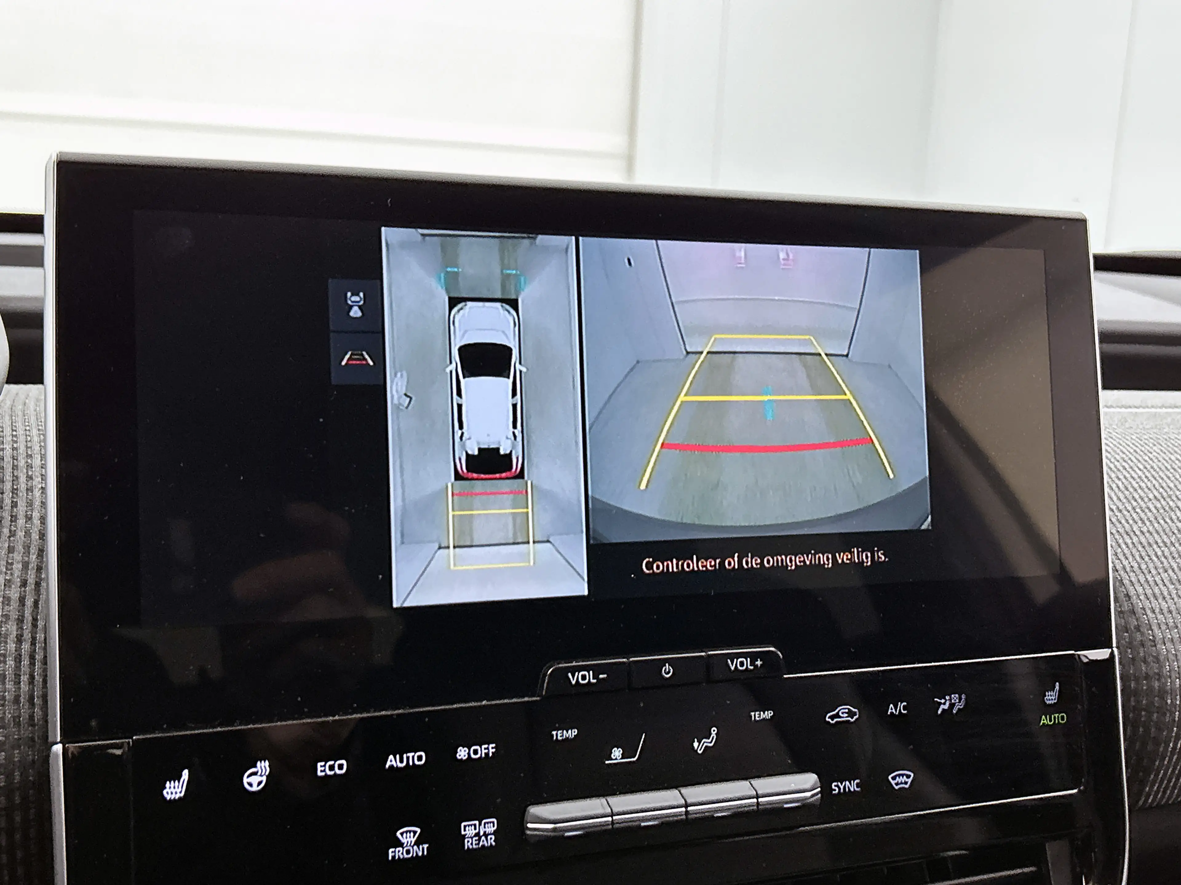 Toyota bZ4X Dynamic 71 kWh | Navigatie | PDC | Stoel en stuurv — photo 8