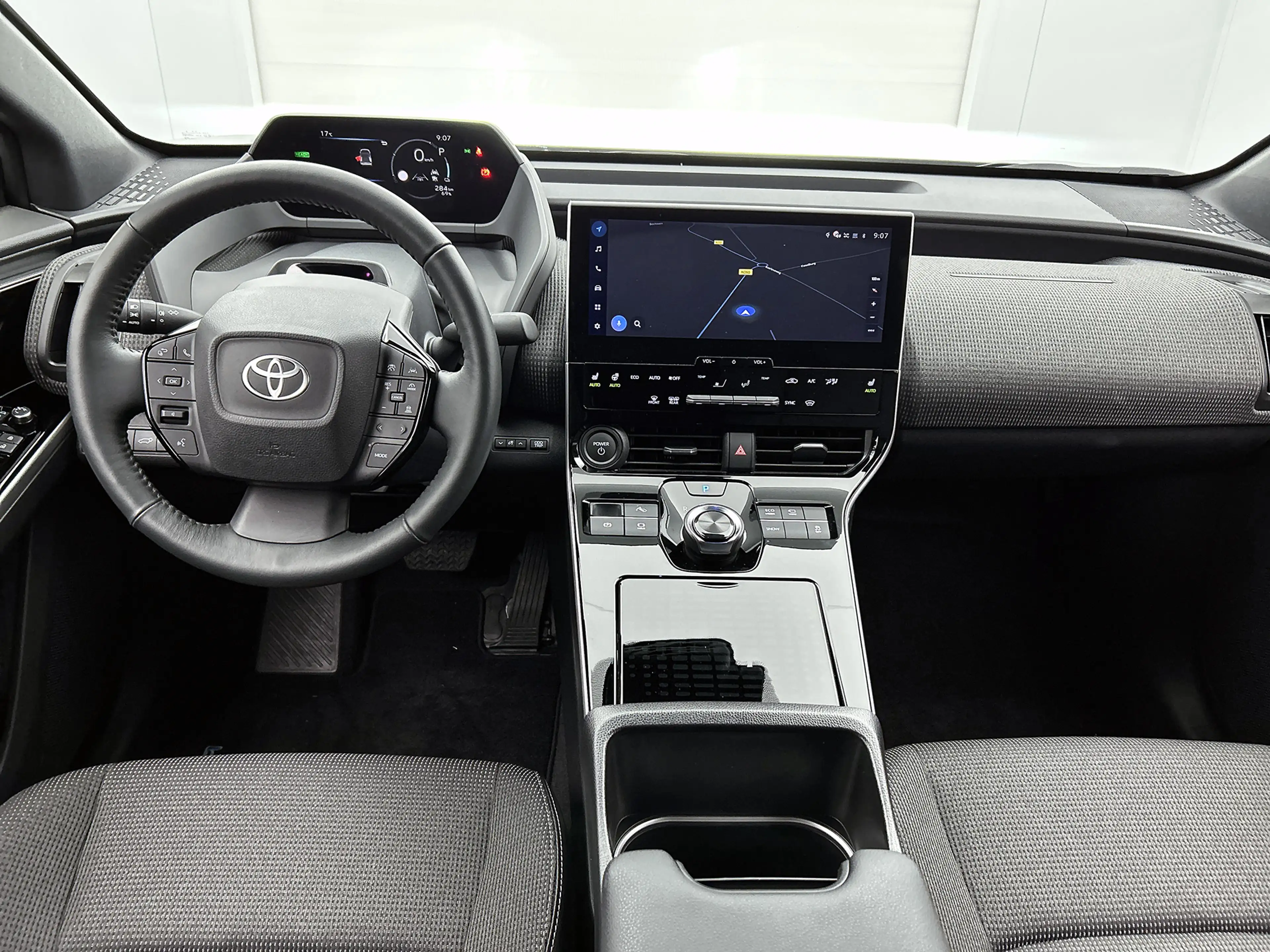 Toyota bZ4X Dynamic 71 kWh | Navigatie | PDC | Stoel en stuurv — photo 4