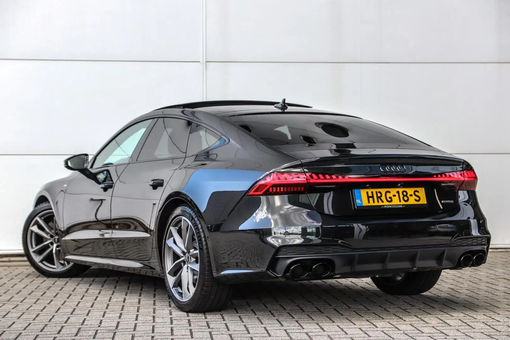 Audi A7 Sportback 55 TFSIe 367pk Quattro S-Line Competitio Grijs - 2