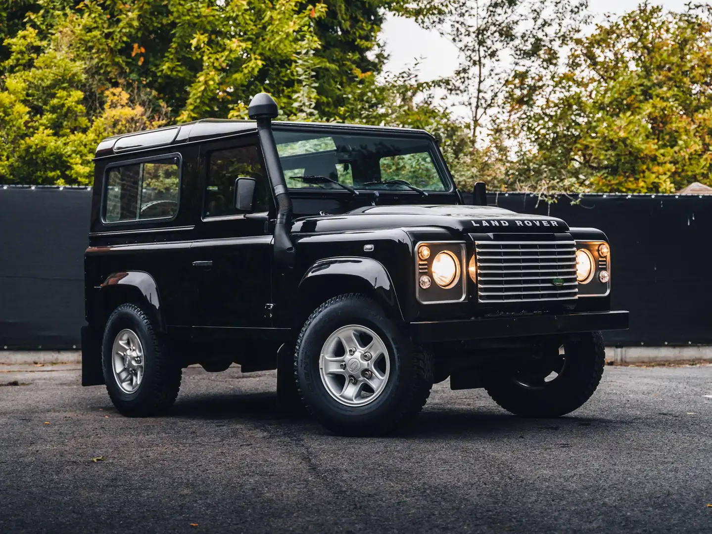 Land Rover Defender Defender 90 Station Wagon SE Noir - 2