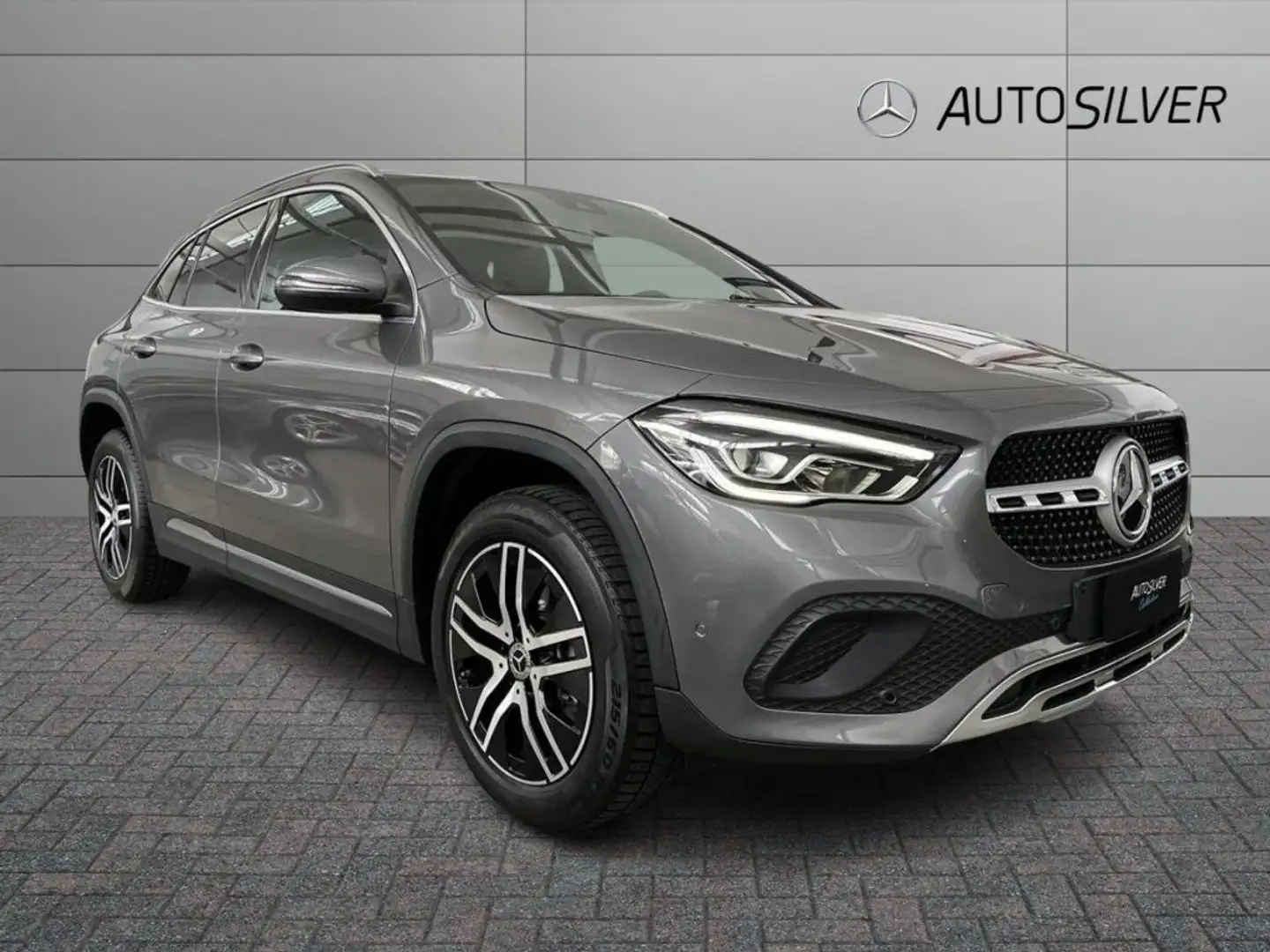 Mercedes-Benz GLA 200 d Automatic Sport Plus Grijs - 1