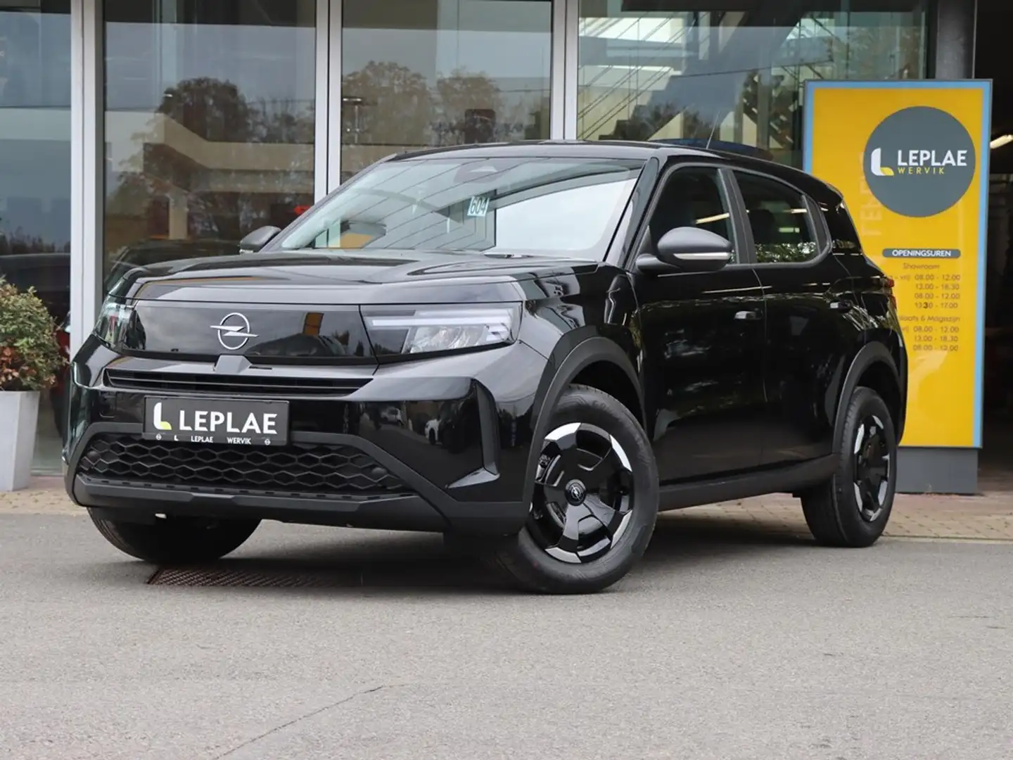 Opel Frontera EDITION 1.2 HYBRID 110PK |TECH PACK| Zwart - 1