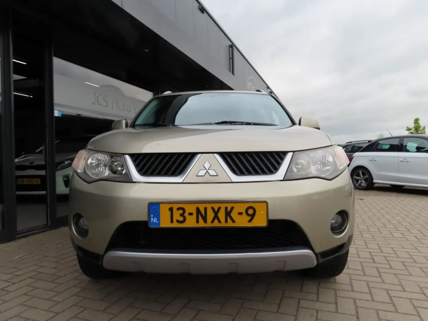 Mitsubishi Outlander 2.4 Inspire Special Ed Ecc Cruise Navi Trekhaak 20 Beige - 2