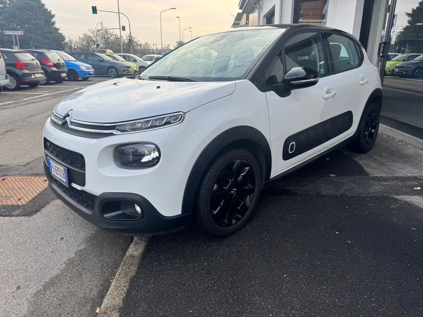 Citroen C3 C3 III 2017 1.2 puretech Shine 82cv Blanc - 2