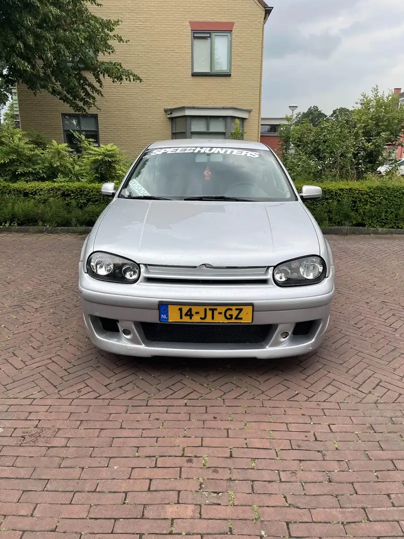 Volkswagen Golf 1.6 - 1