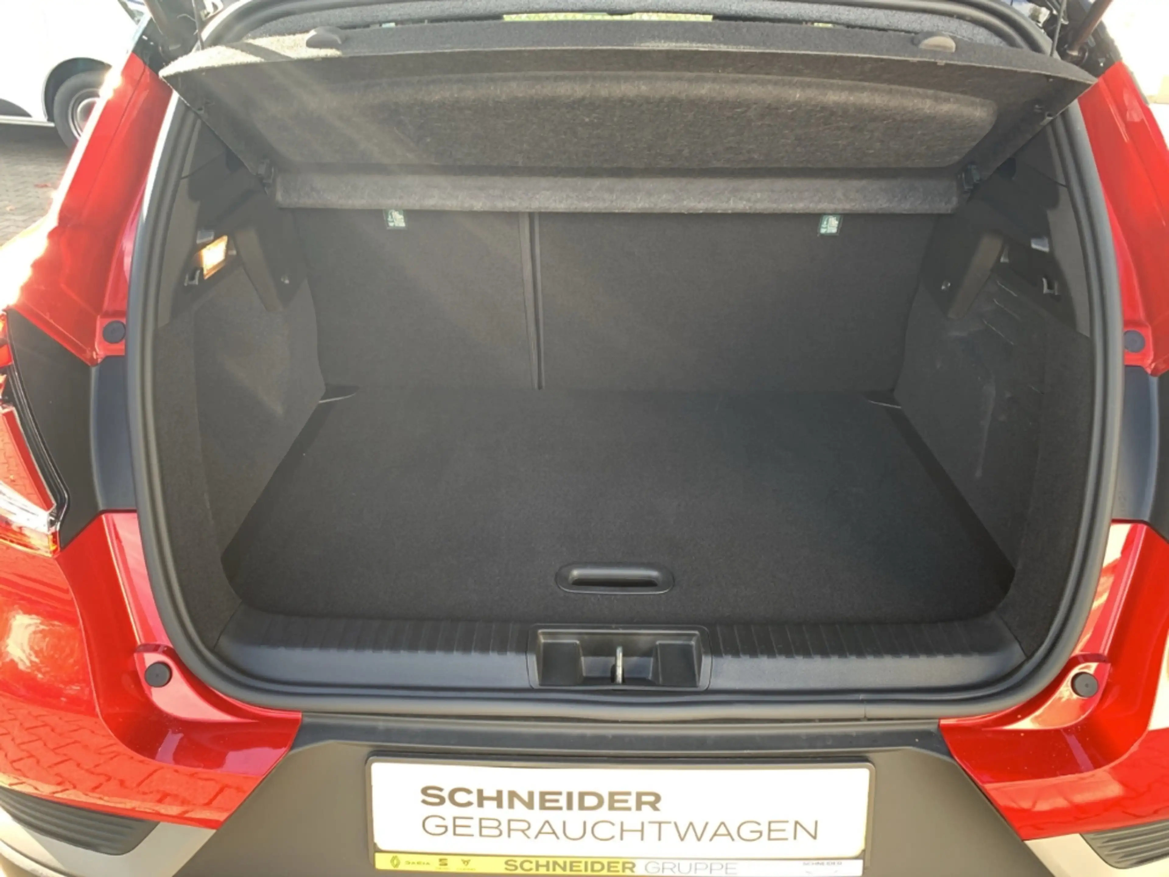 Renault Captur LINE MILD HYBRID 160 EDC R.S. Line BOSE+NAVI+ — photo 12