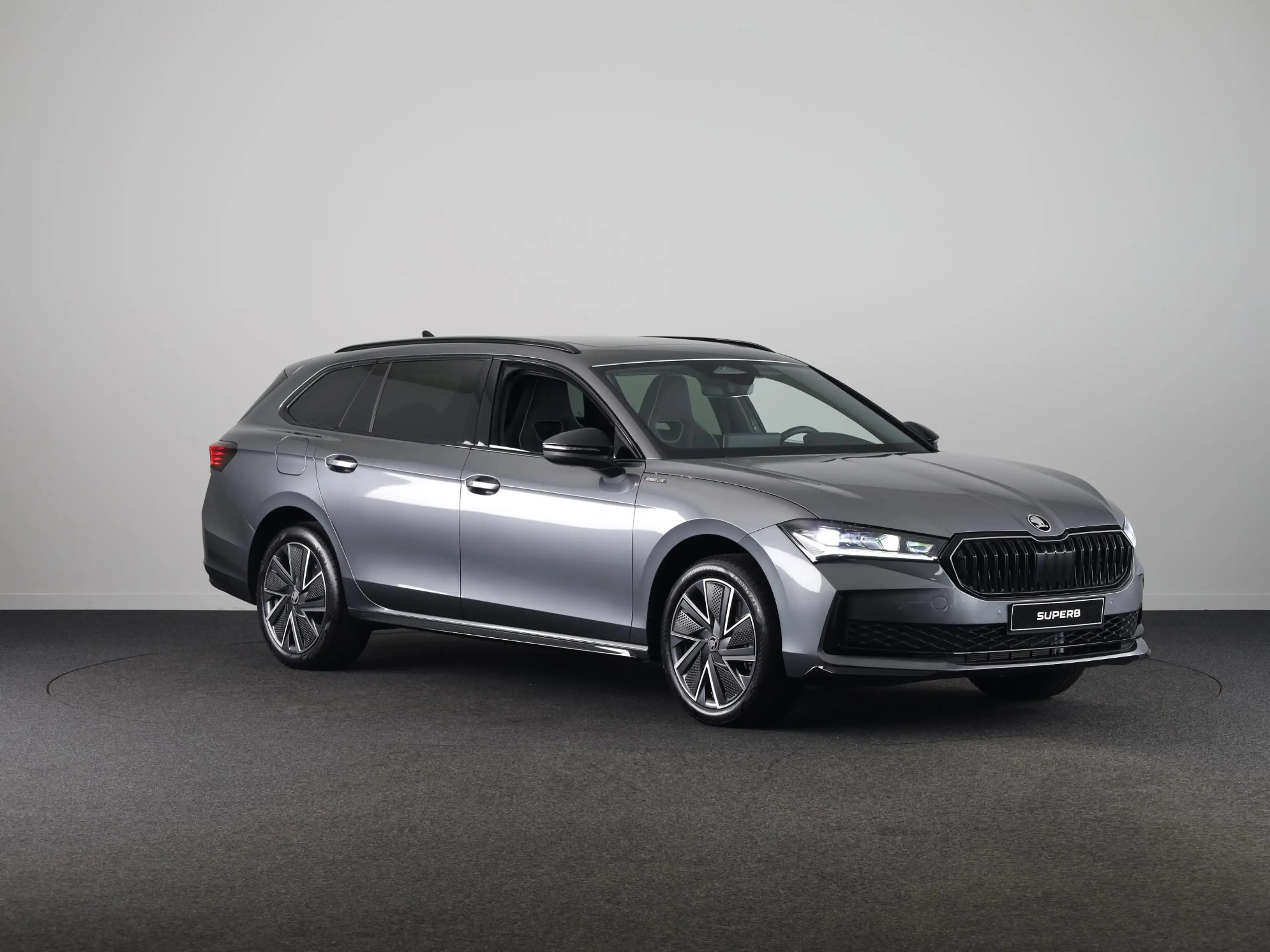 Skoda Superb combi Sportline Business PHEV 1.5 TSI 204 pk 6 ver — photo 4