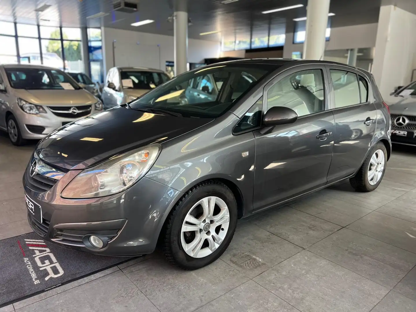 Opel Corsa DISPONIBLE DIRECTEMENT Grau - 1