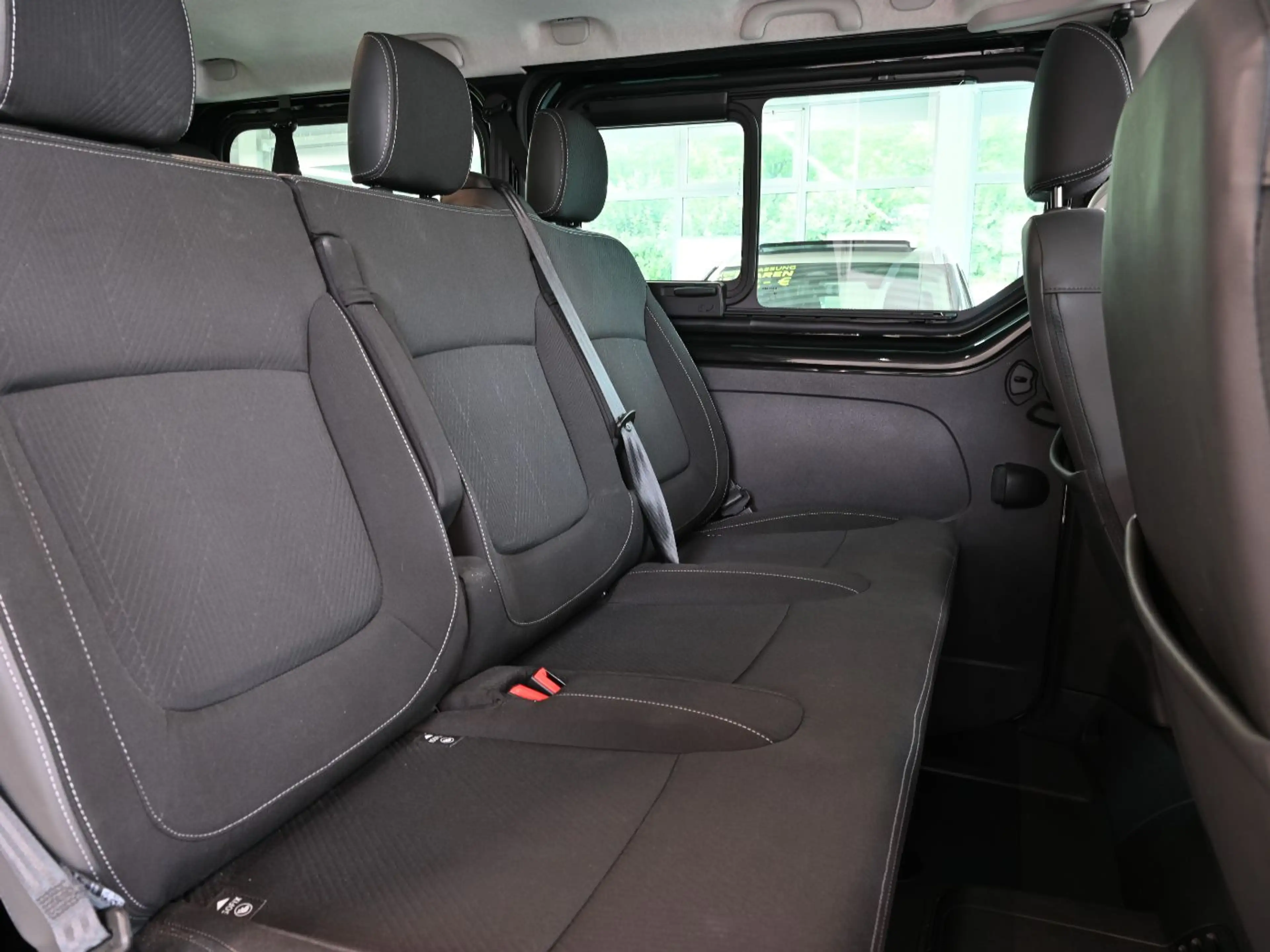 Nissan Primastar Kombi 170dCi AT L1H1 2.8t Tekna LED+KAM — photo 25