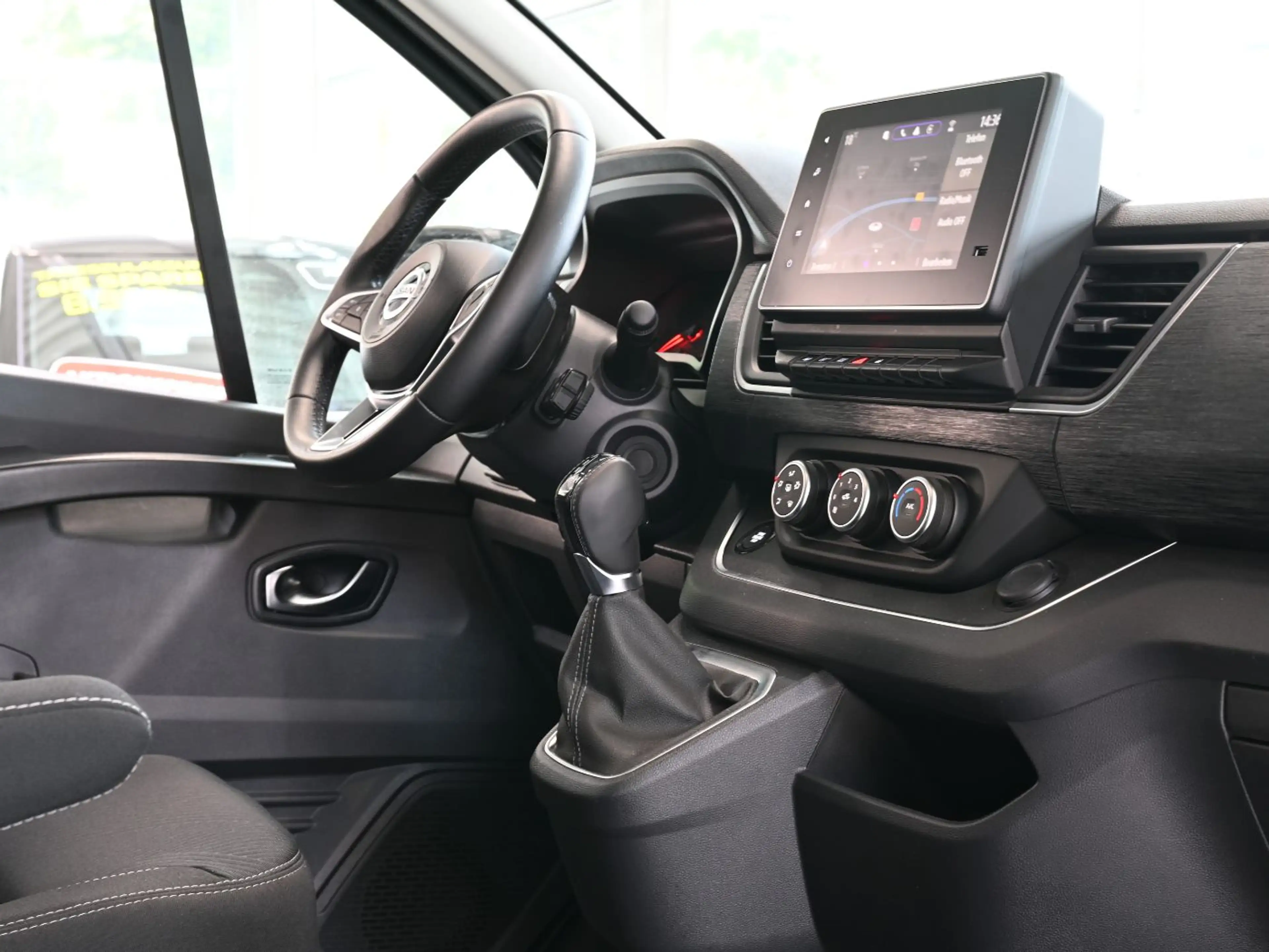 Nissan Primastar Kombi 170dCi AT L1H1 2.8t Tekna LED+KAM — photo 23