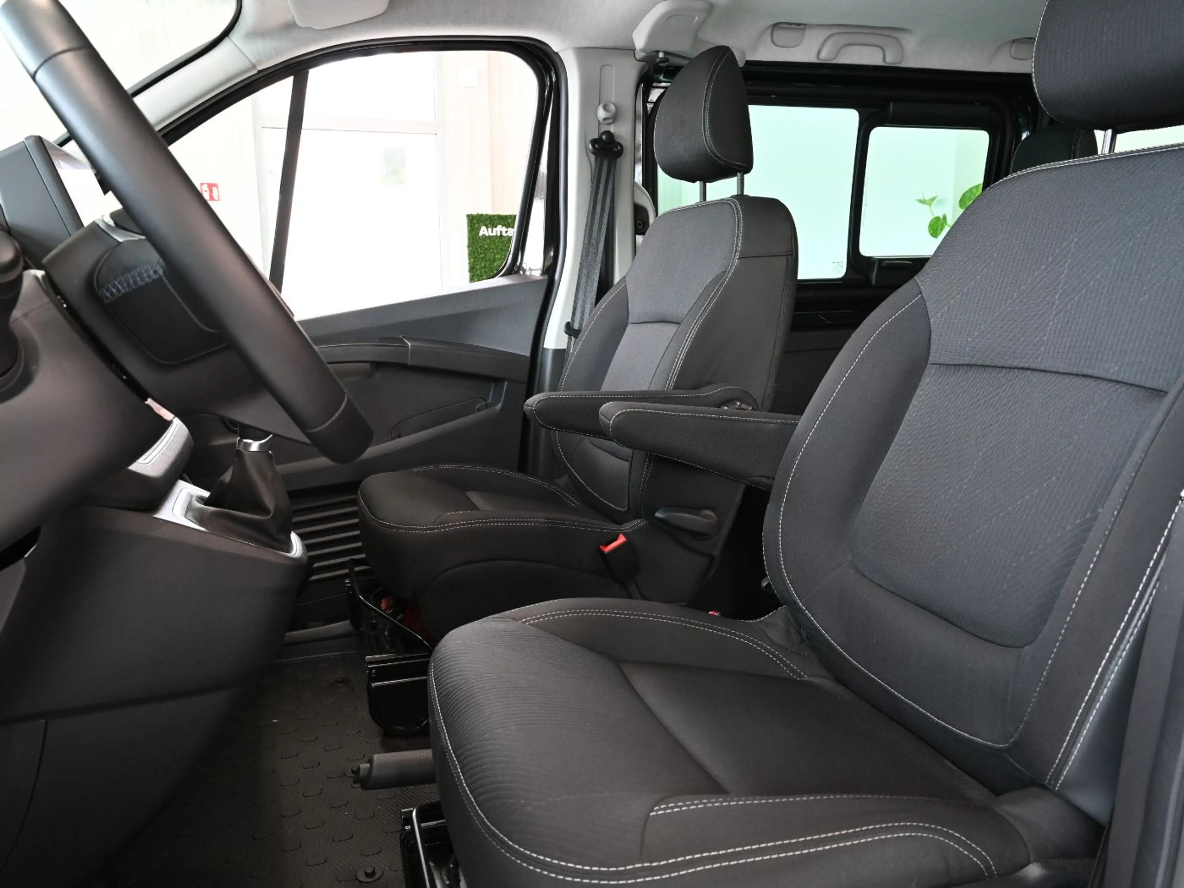 Nissan Primastar Kombi 170dCi AT L1H1 2.8t Tekna LED+KAM — photo 15