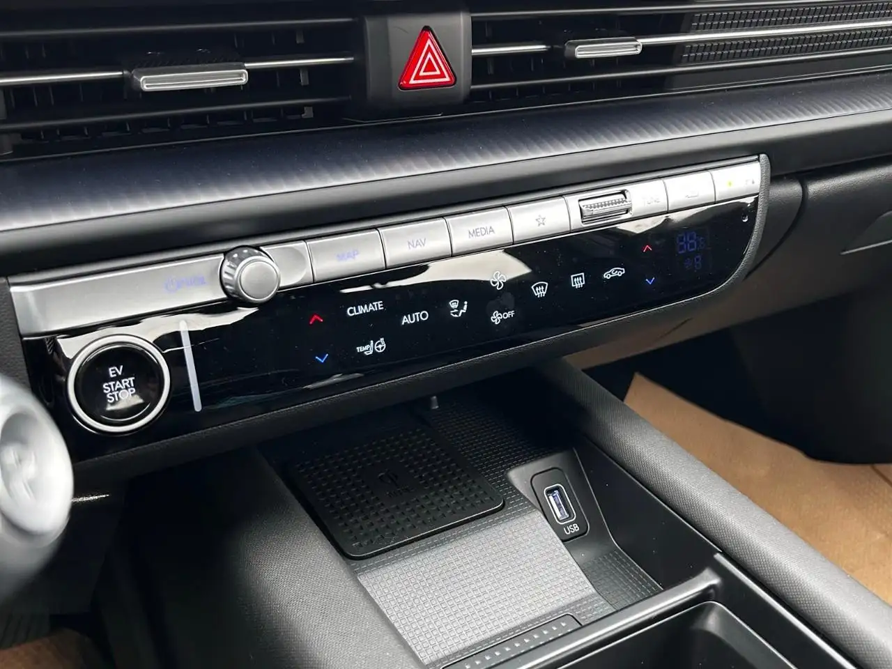 Hyundai IONIQ 6 снимка Hyundai IONIQ 6