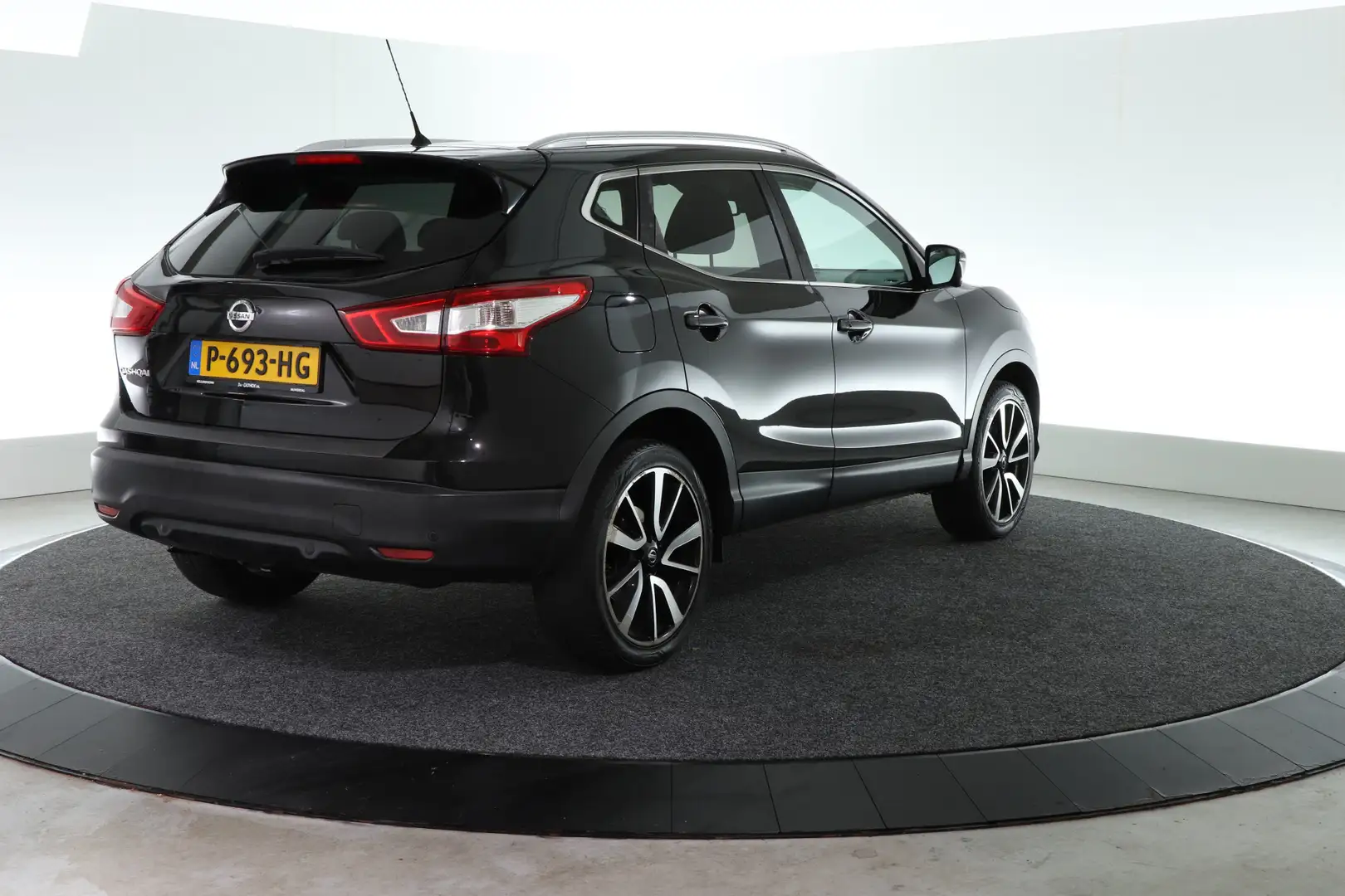 Nissan Qashqai 1.2 Connect Edition | AFN. TREKHAAK | PANO-DAK | C Schwarz - 2