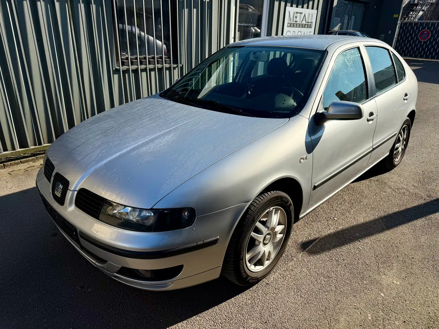 SEAT Leon 1,9 TDI Stella 1.Hand Klima ZV DPF Grau - 1