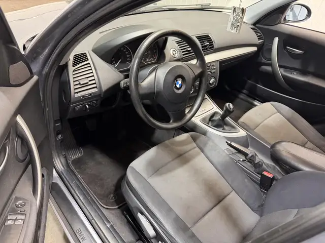 BMW 1 Series view 10