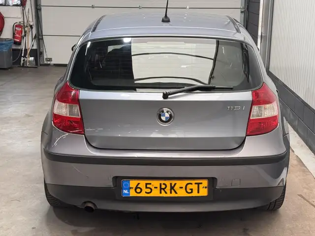 BMW 1 Series view 6
