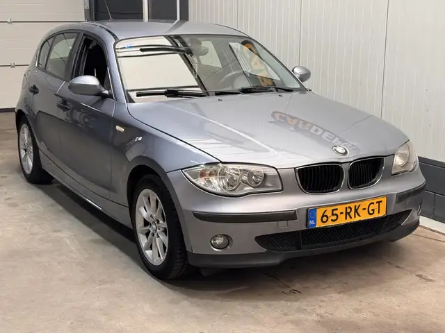 BMW 1 Series view 3