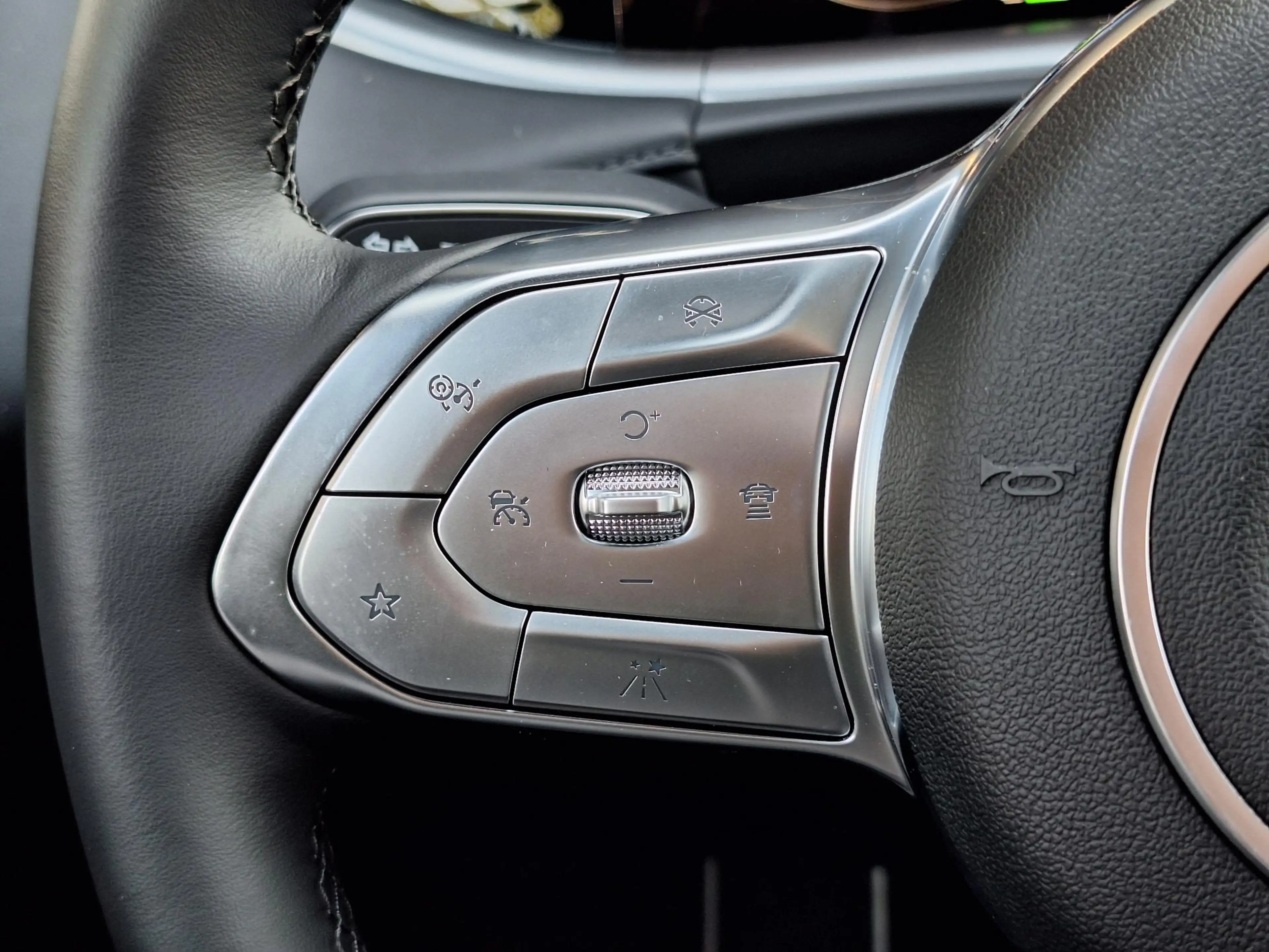 Voyah Free Limited Edition Business 4WD 106 kWh | Schuifdak | — photo 14