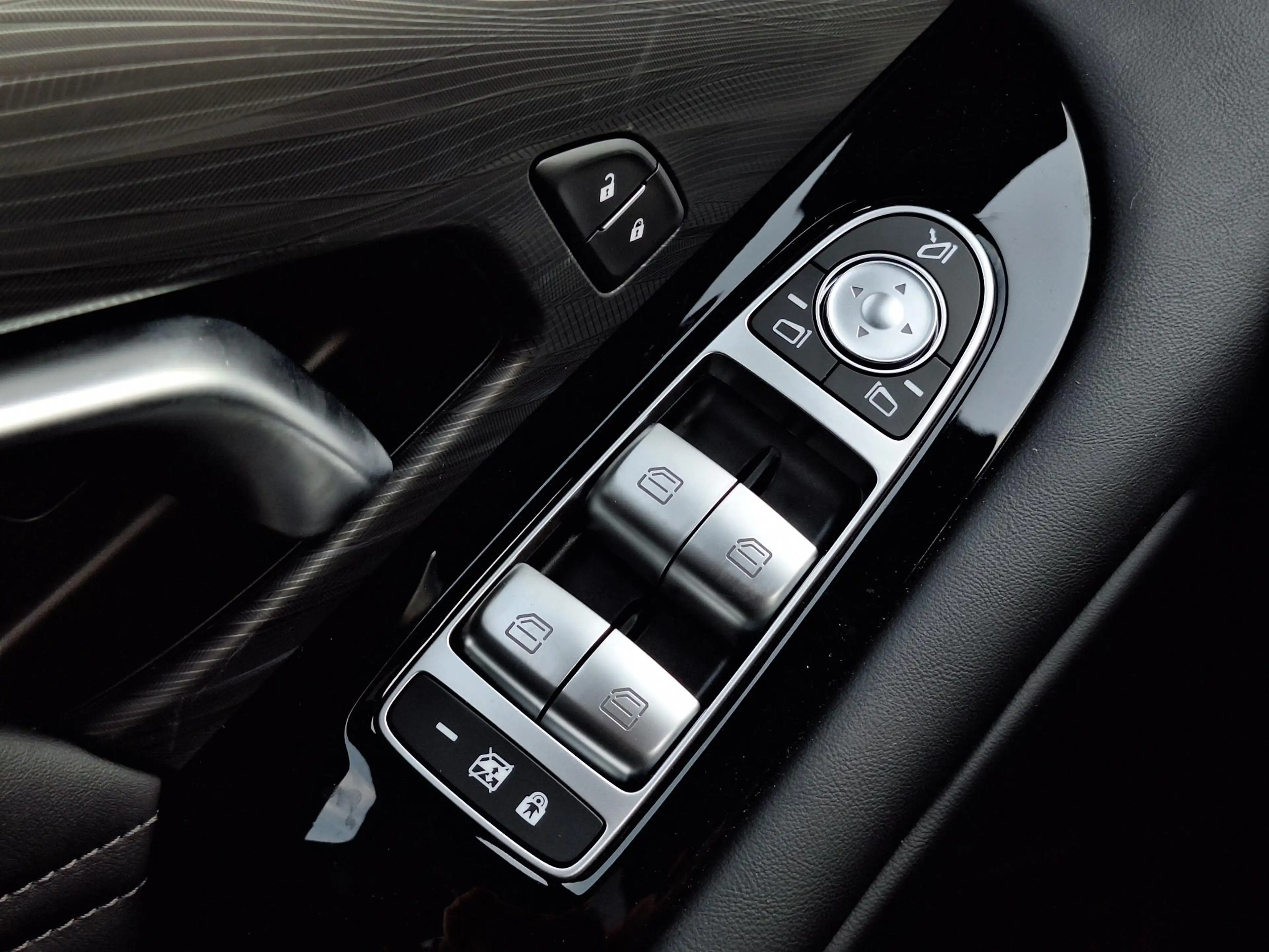 Voyah Free Limited Edition Business 4WD 106 kWh | Schuifdak | — photo 12