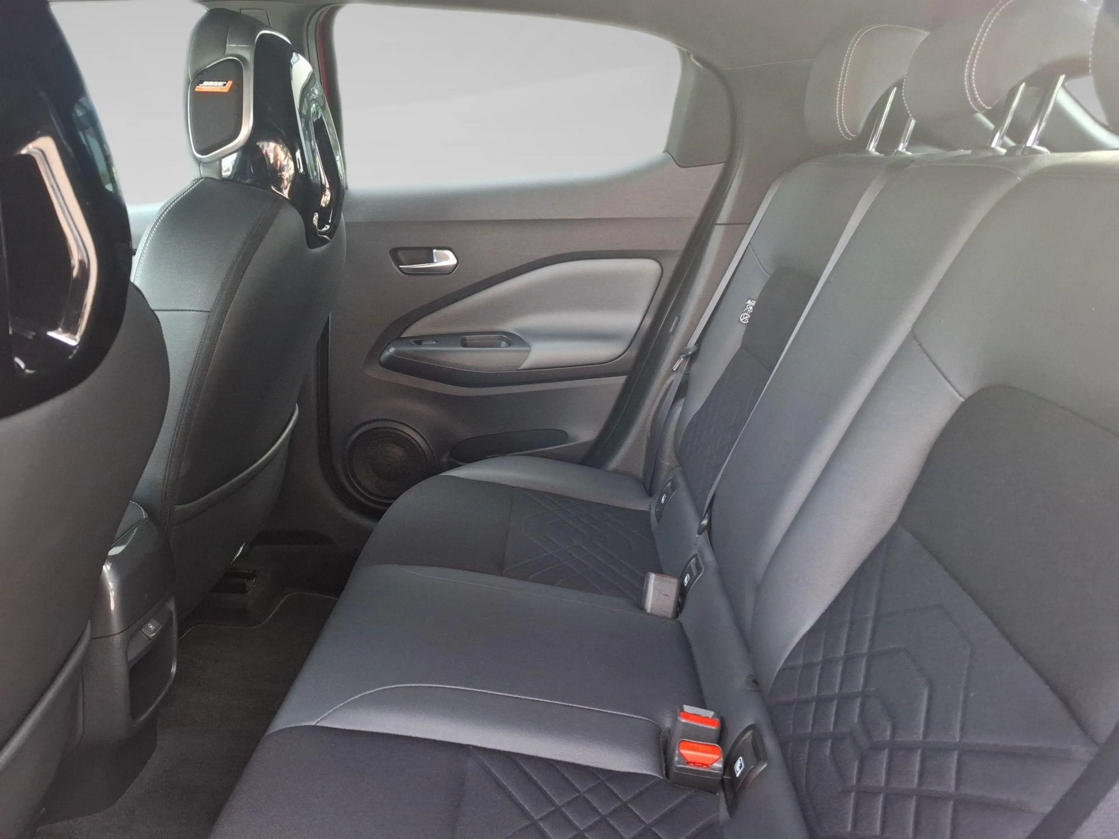 Nissan Juke 1.0 DIG-T 117 BOSE — photo 11