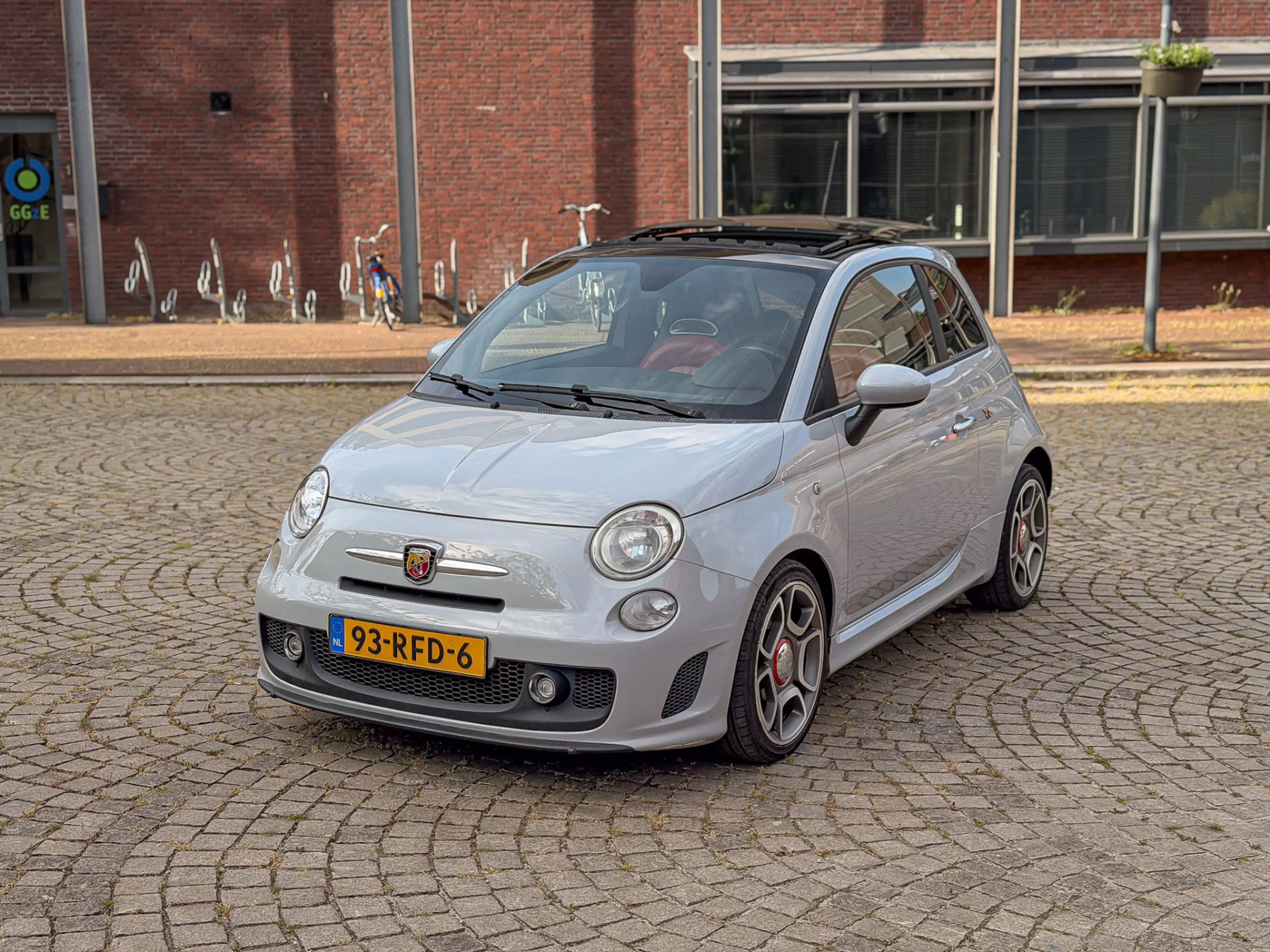 Abarth 500 1.4 T-jet 135pk Schuifdak Leder Climate PDC