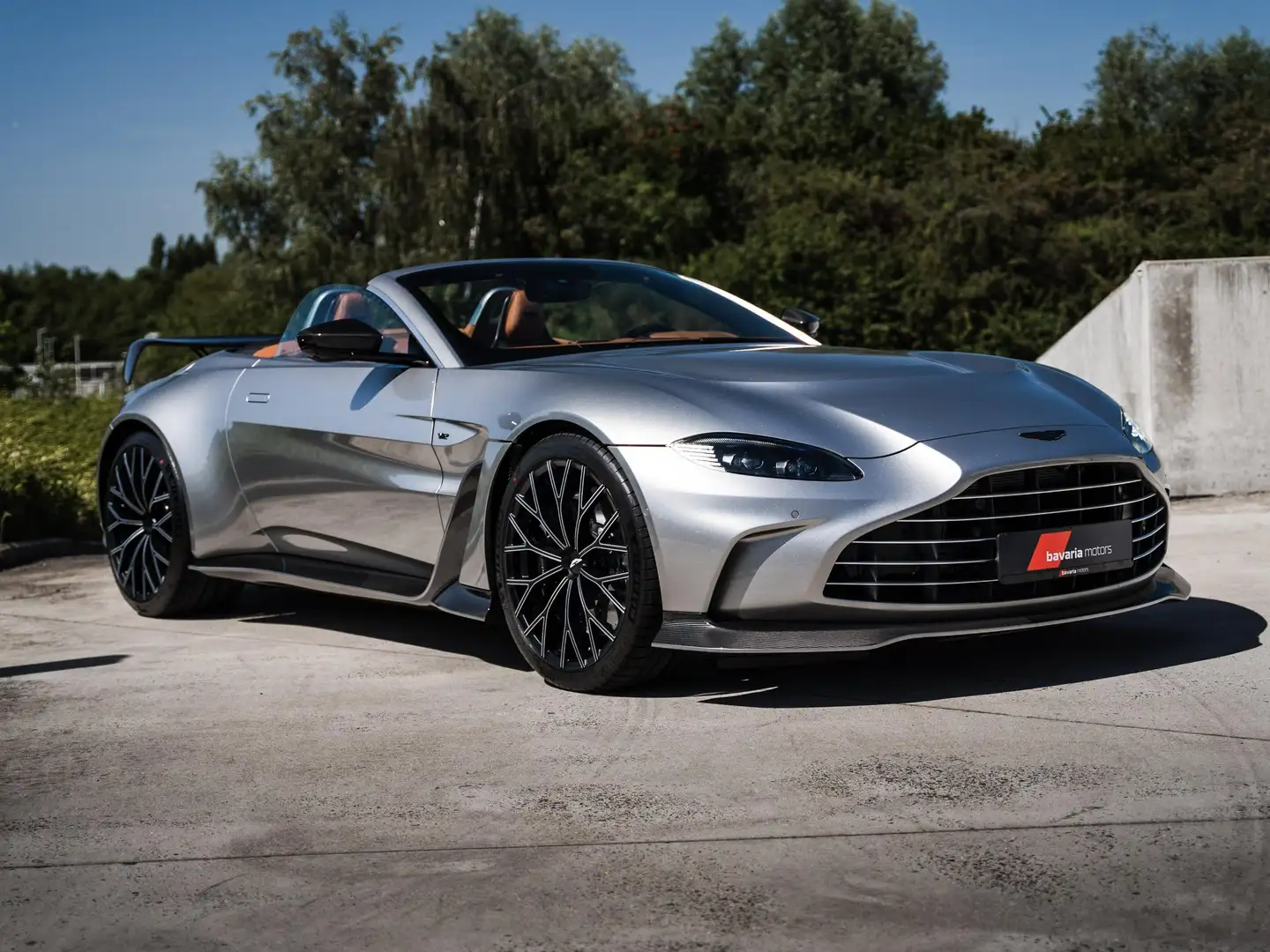 Aston Martin Vantage V12 Roadster / 1 of 249 / VAT Silber - 1