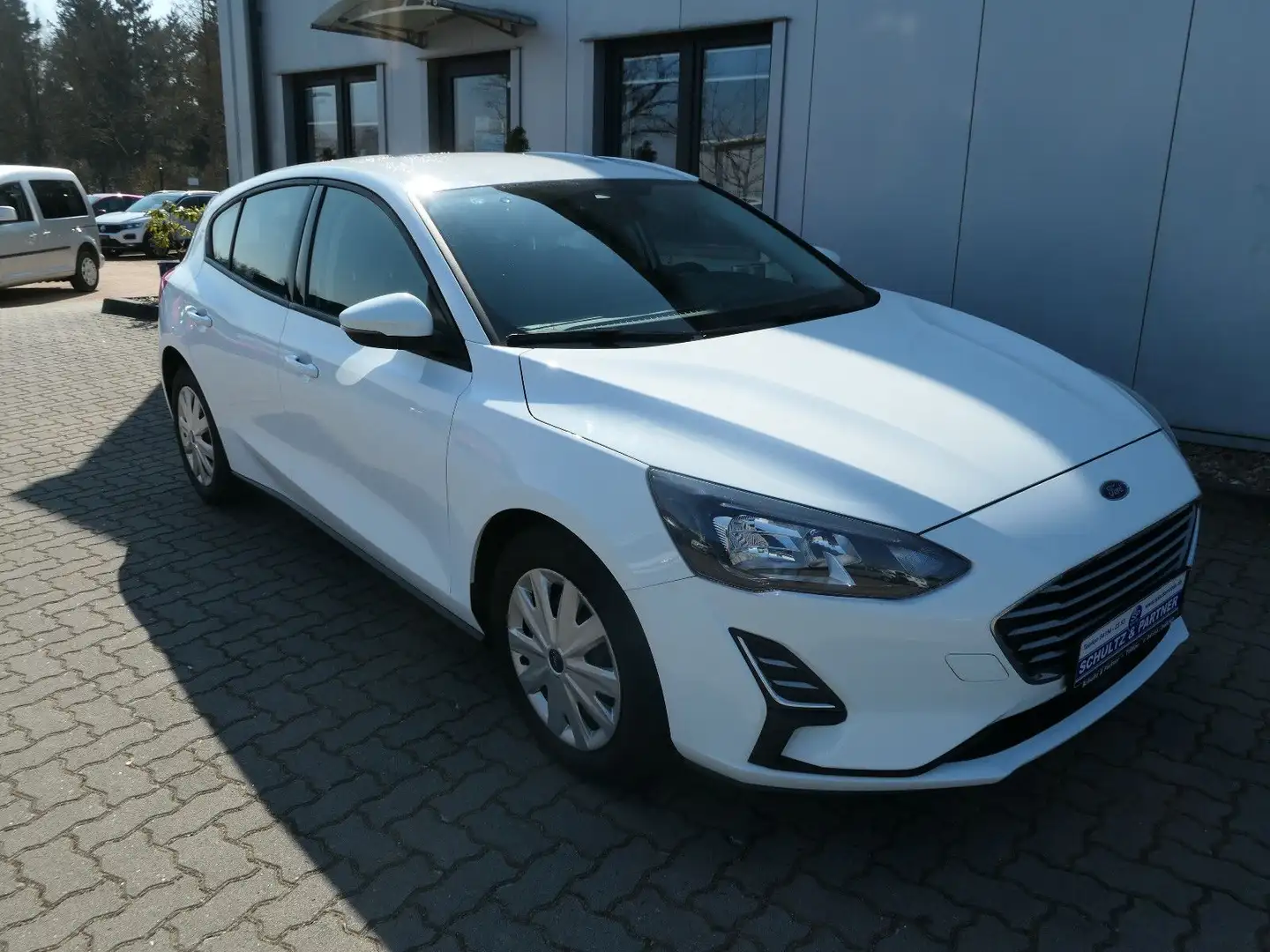 Ford Focus Lim. 1.Hd., LED, Scheckh., Sitzh., Allwr. Weiß - 2
