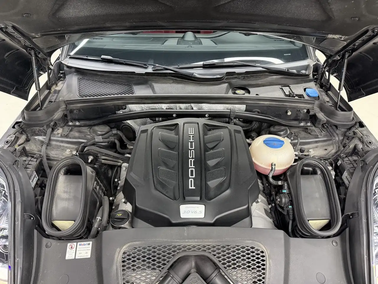 Porsche Macan photo Porsche Macan