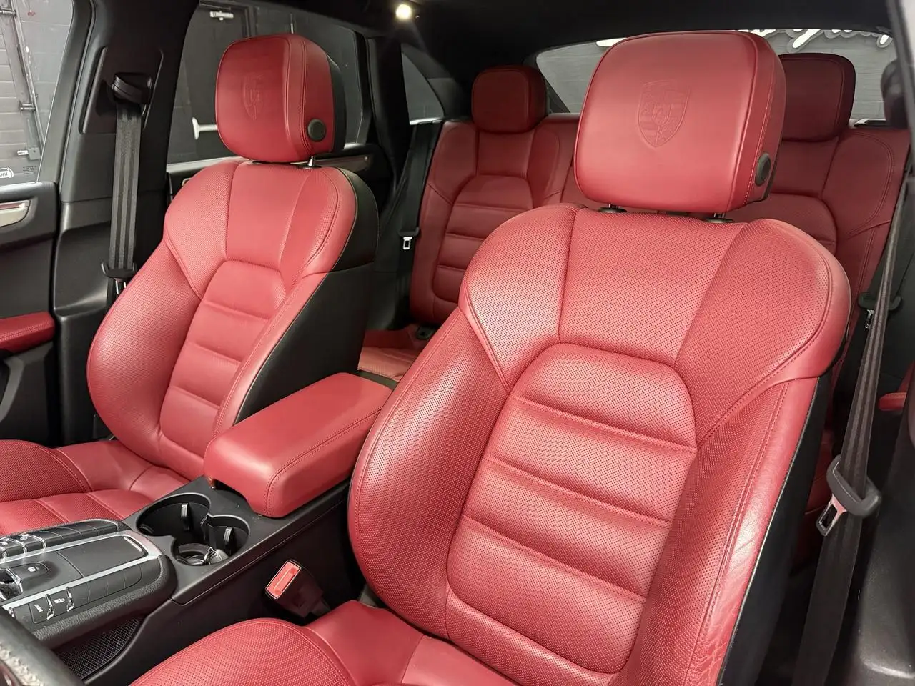 Porsche Macan photo Porsche Macan