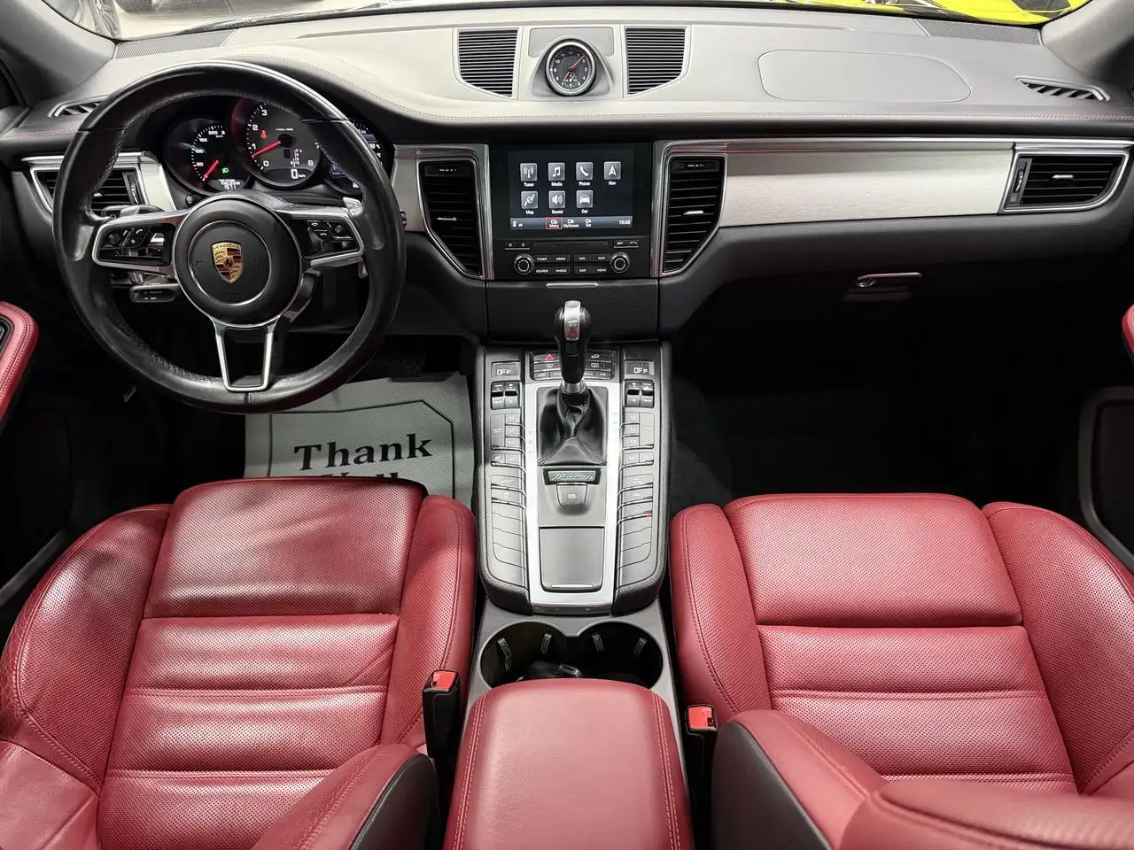Porsche Macan photo Porsche Macan