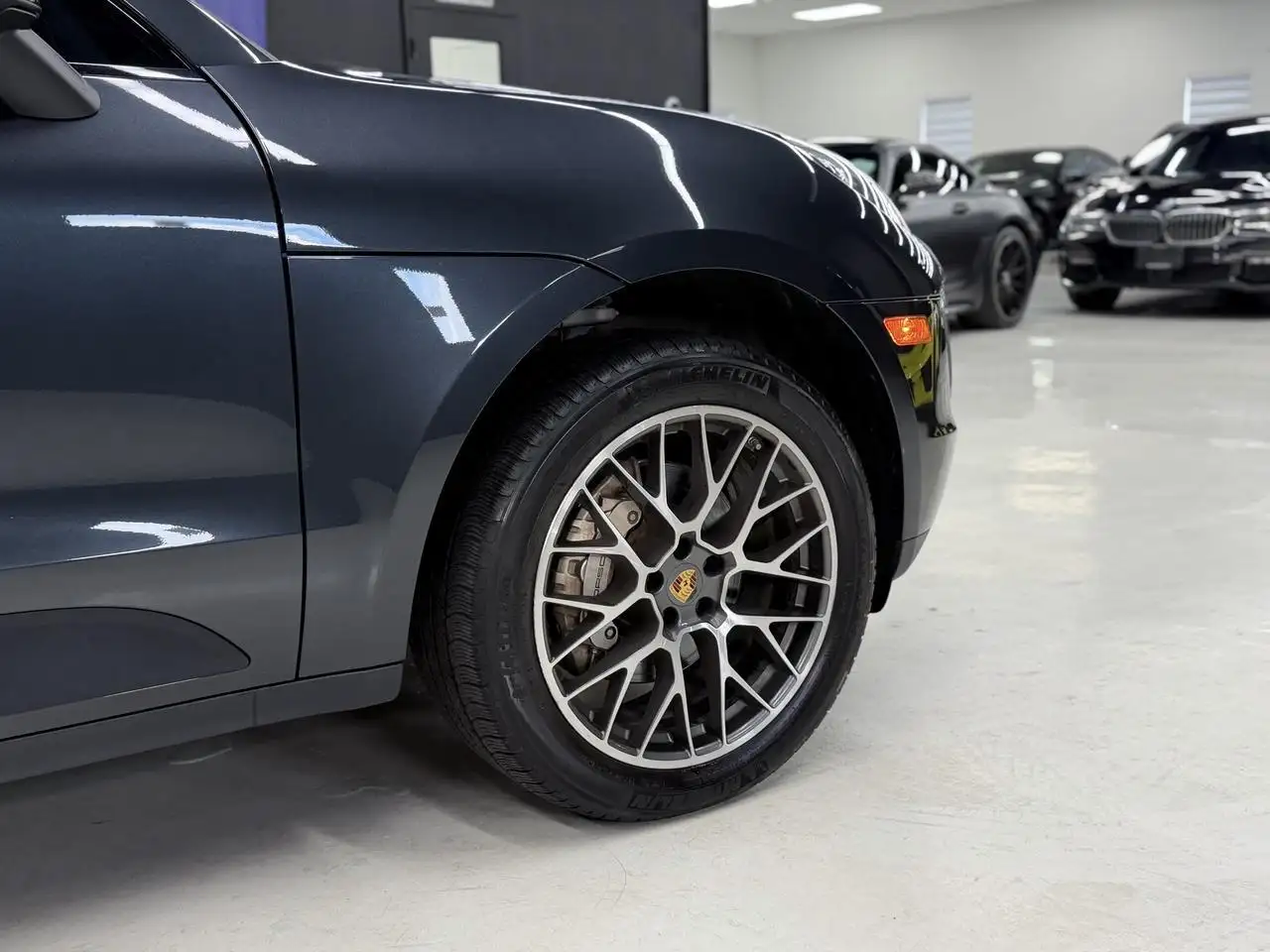 Porsche Macan photo Porsche Macan