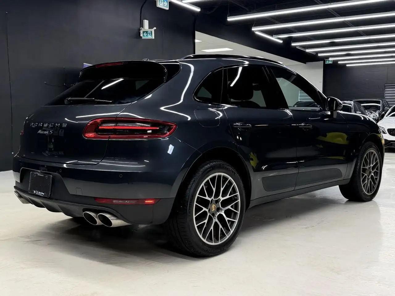 Porsche Macan photo Porsche Macan