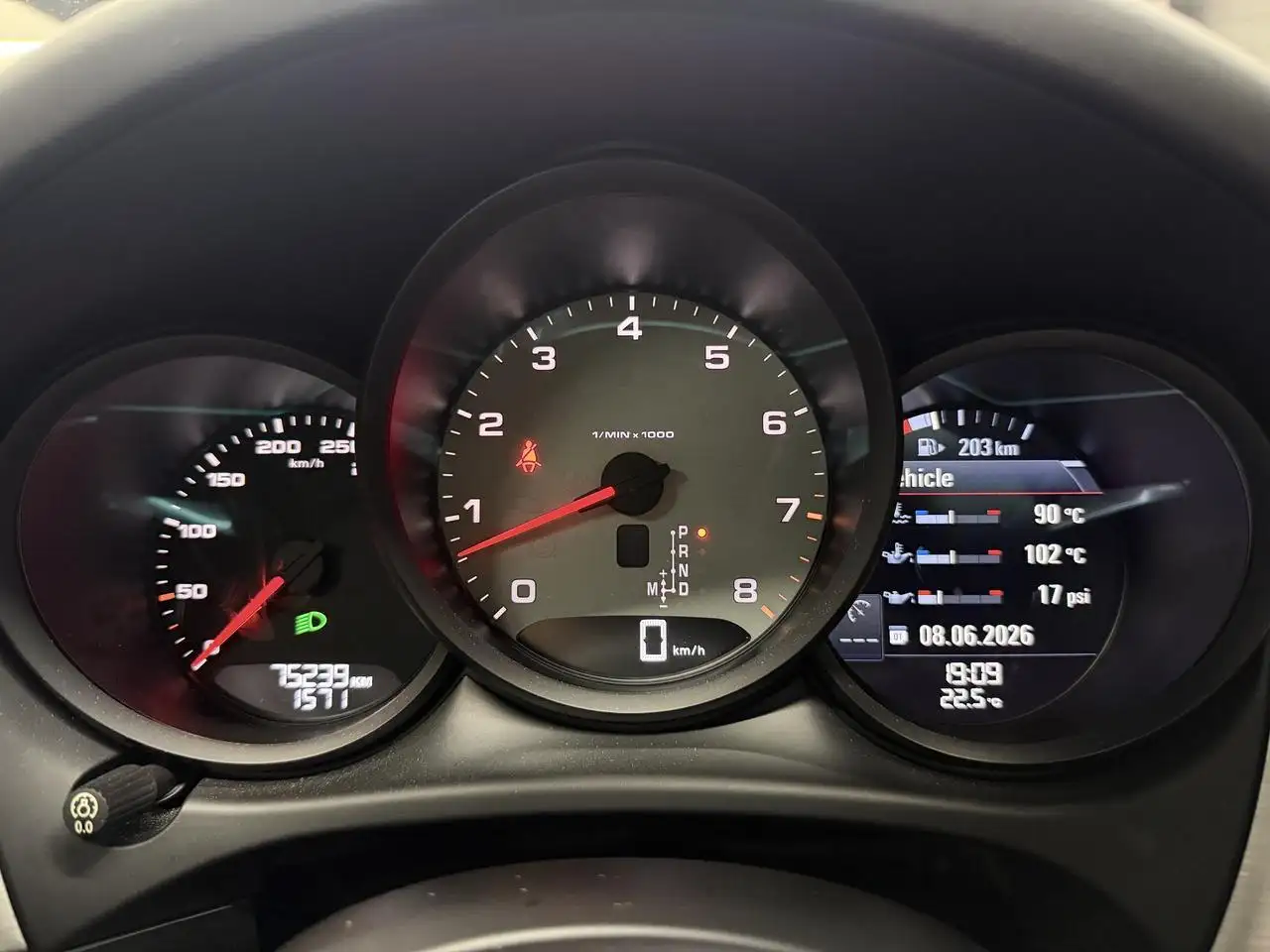 Porsche Macan photo Porsche Macan