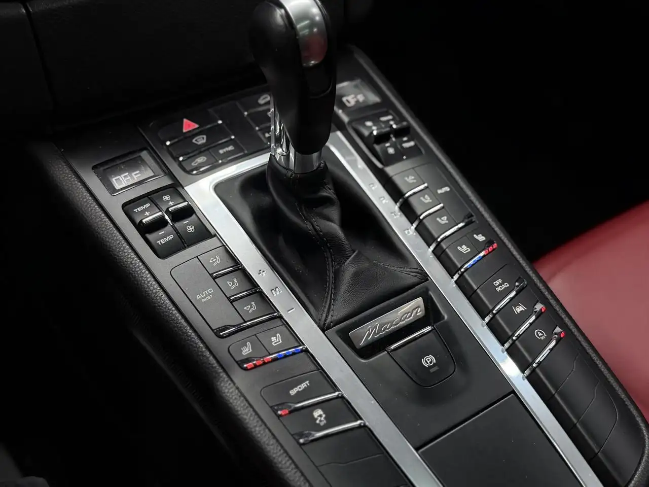 Porsche Macan photo Porsche Macan