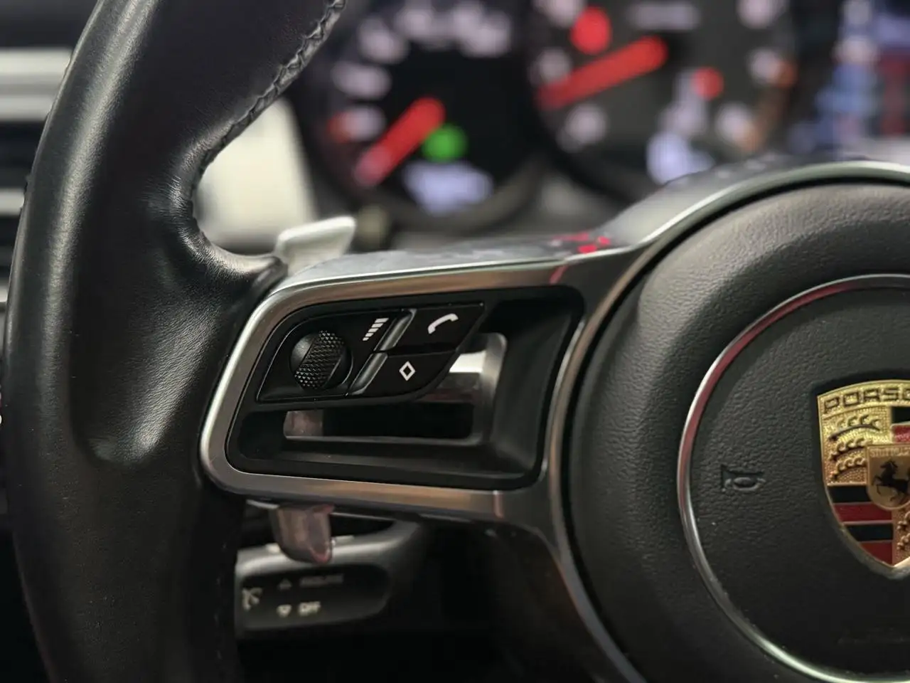 Porsche Macan photo Porsche Macan