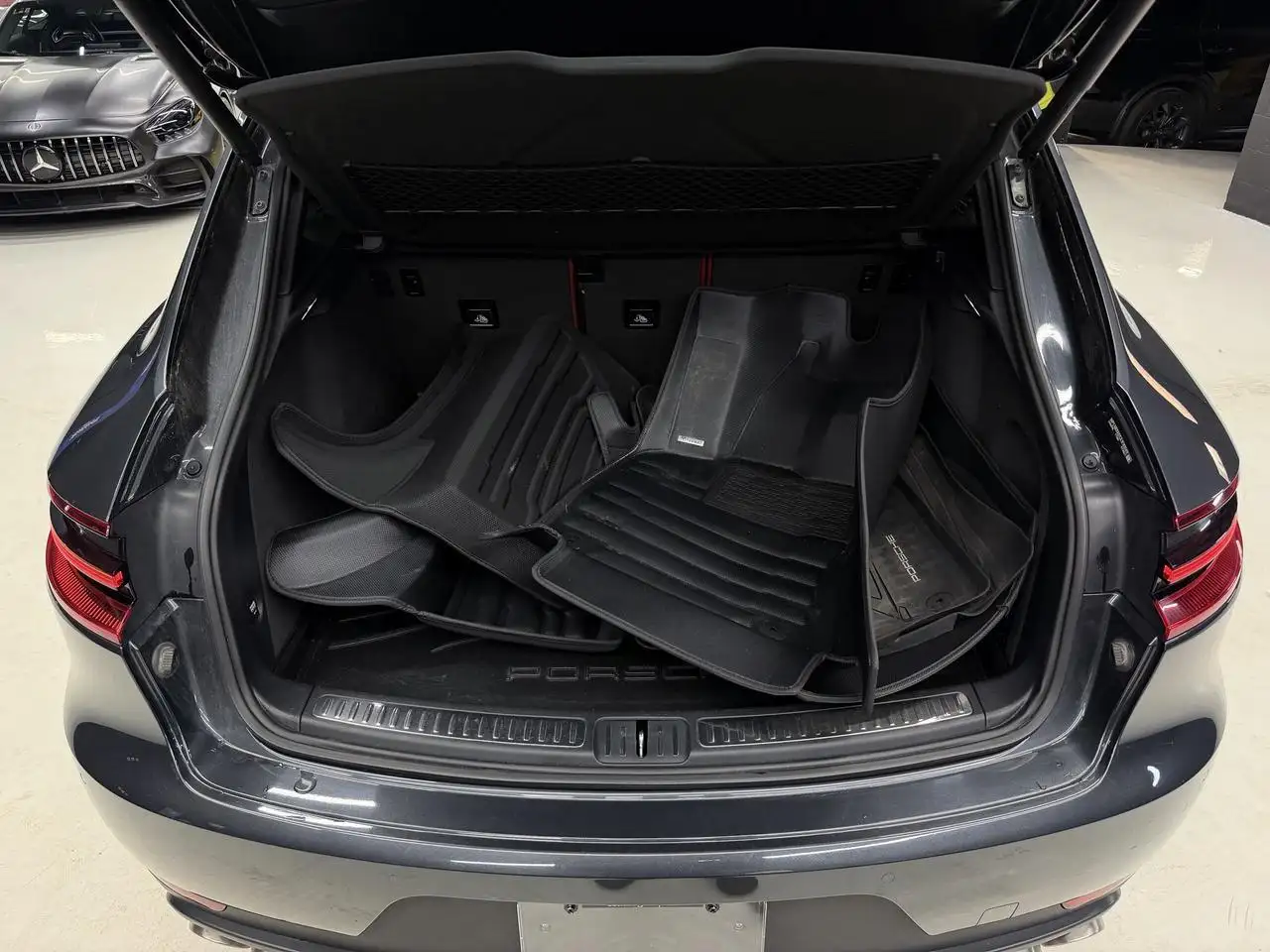 Porsche Macan photo Porsche Macan