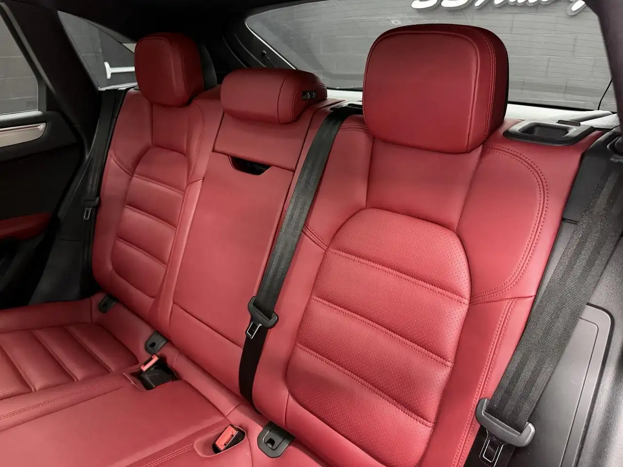 Porsche Macan photo Porsche Macan