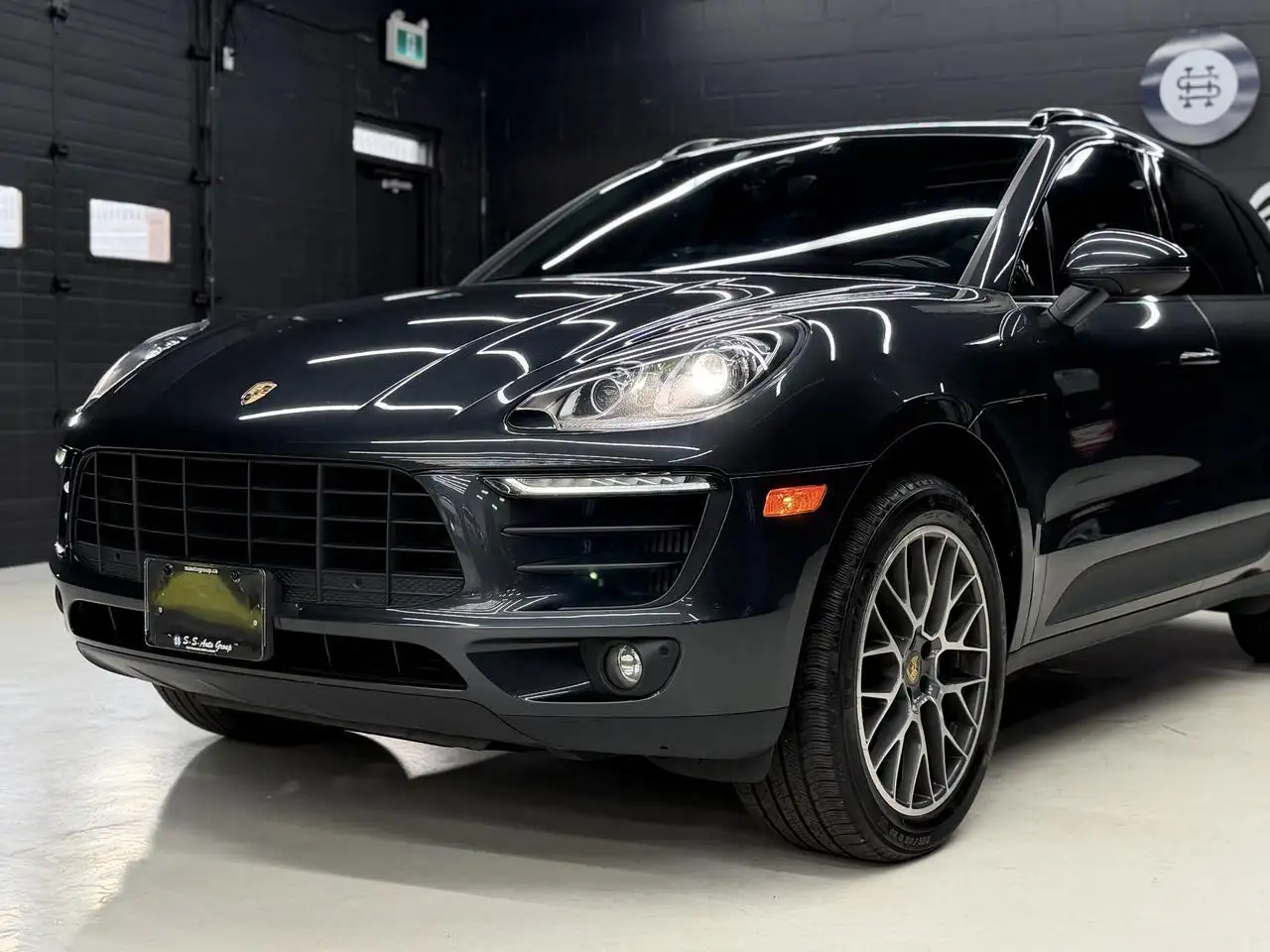 Porsche Macan photo Porsche Macan
