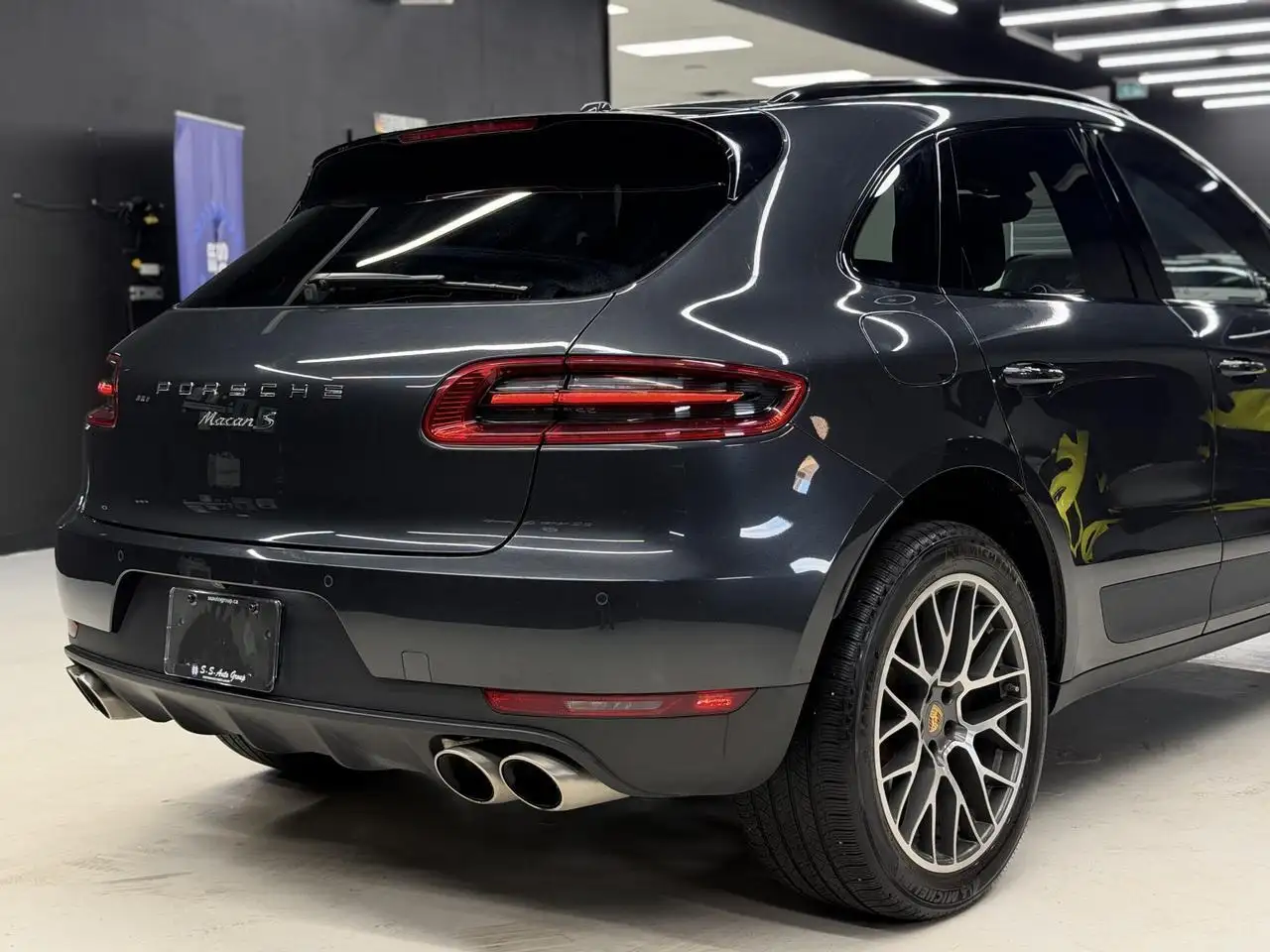 Porsche Macan photo Porsche Macan