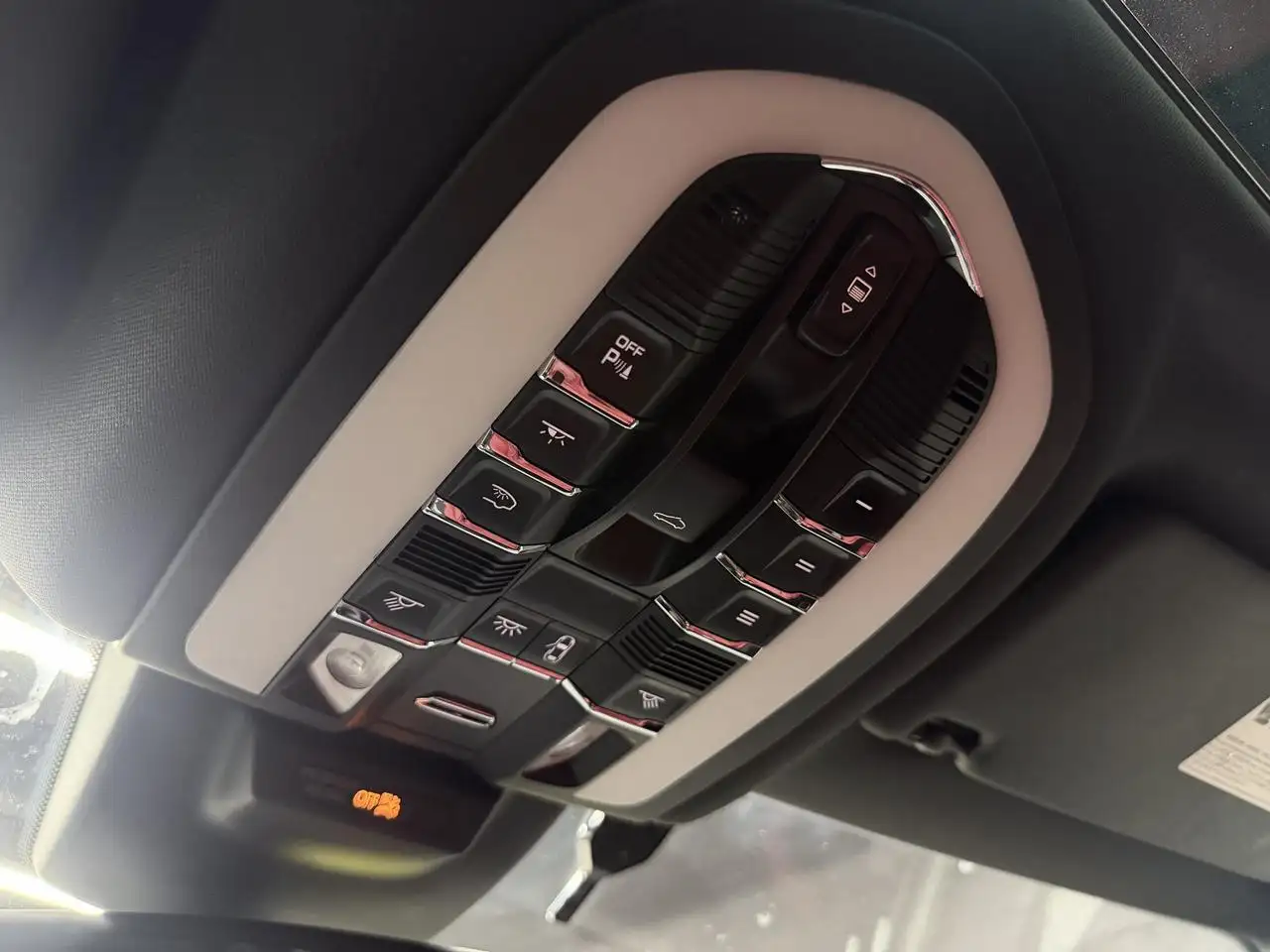 Porsche Macan photo Porsche Macan
