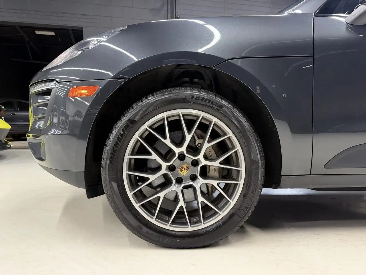Porsche Macan photo Porsche Macan