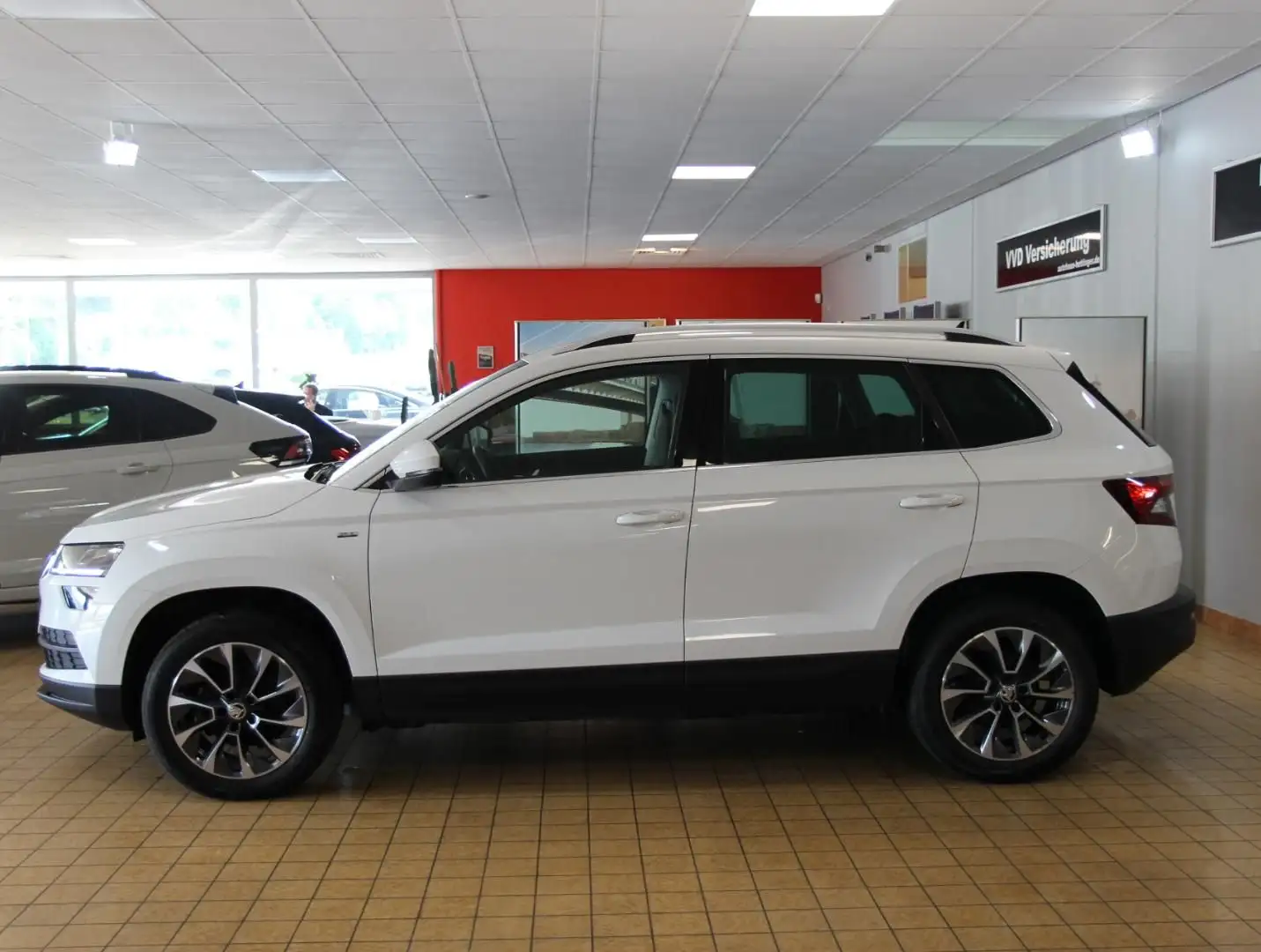 Skoda Karoq Ambition 1.5 TSI Ambition 125 Drive LED NA Weiß - 2