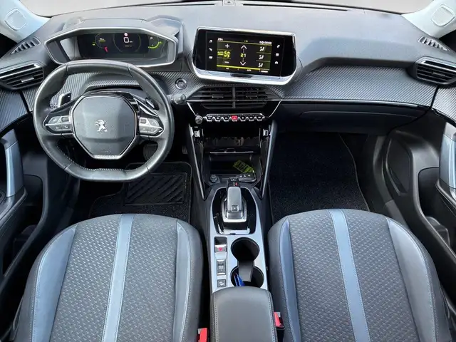 Peugeot 2008 view 6