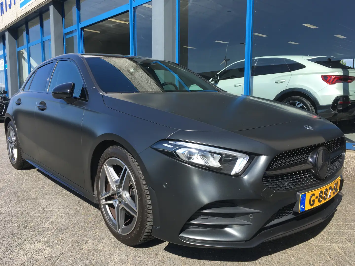 Mercedes-Benz A 180 Business Solution AMG Gris - 1