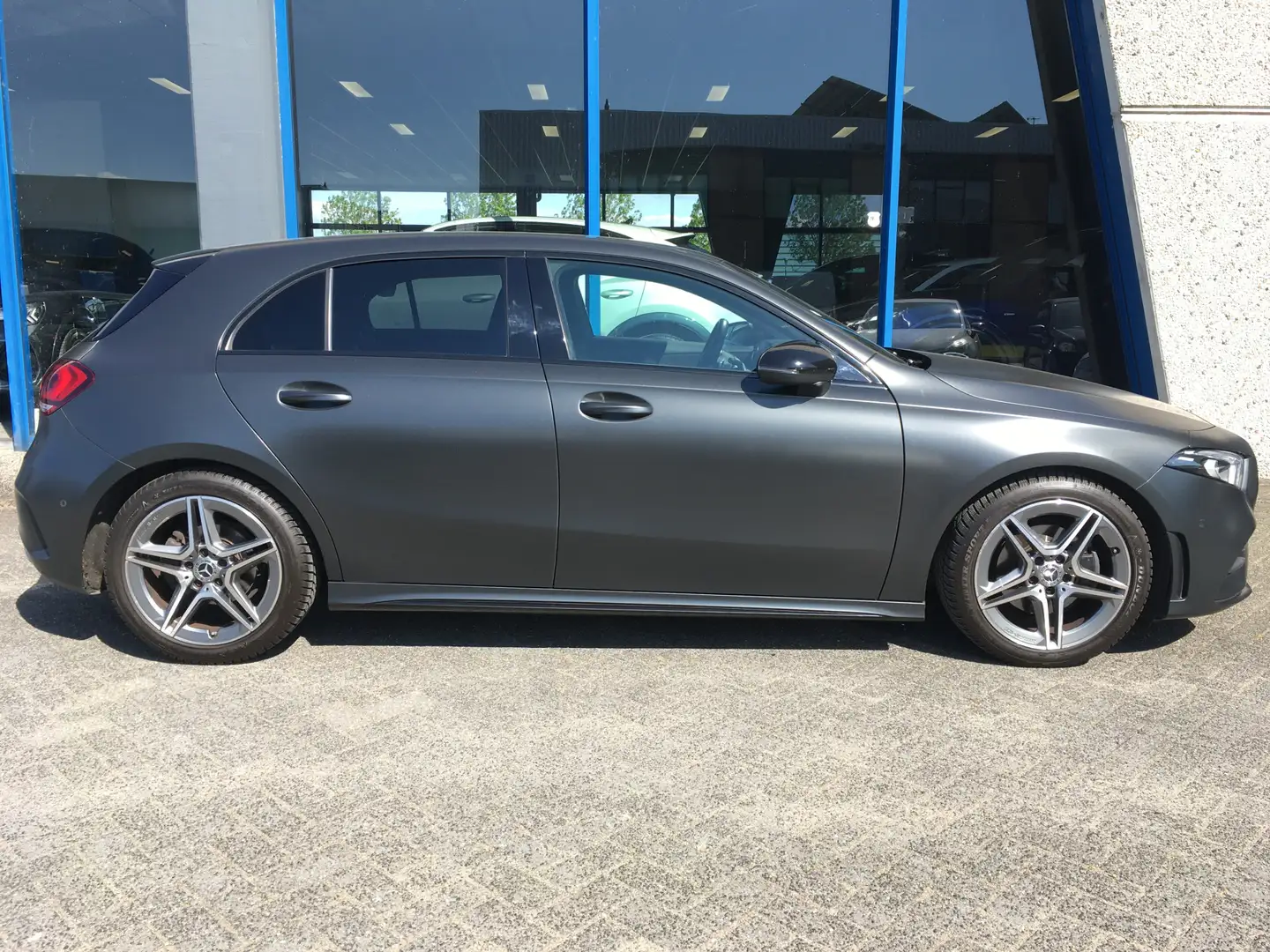 Mercedes-Benz A 180 Business Solution AMG Gris - 2